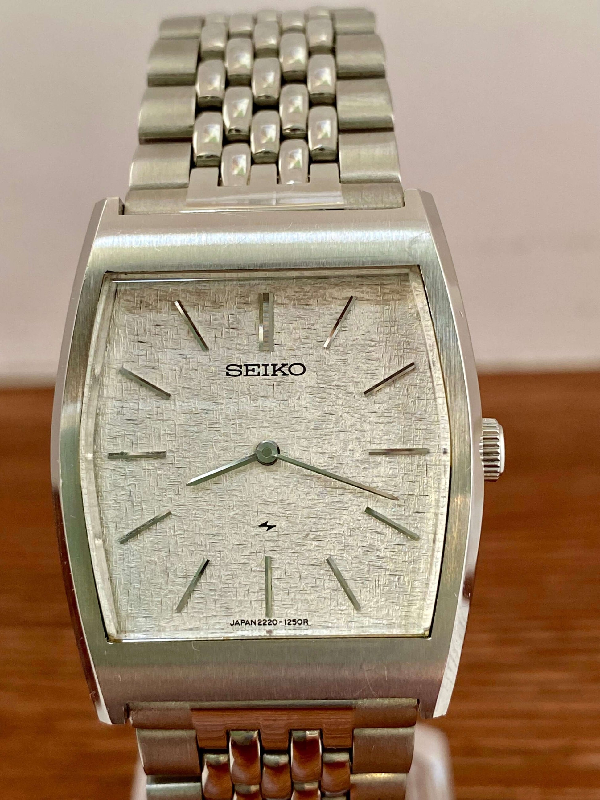 Vintage Seiko 2220-3420 Chariot August 1974 Hand Wind, Hi-Beat UK VINTAGE WATCH LTD