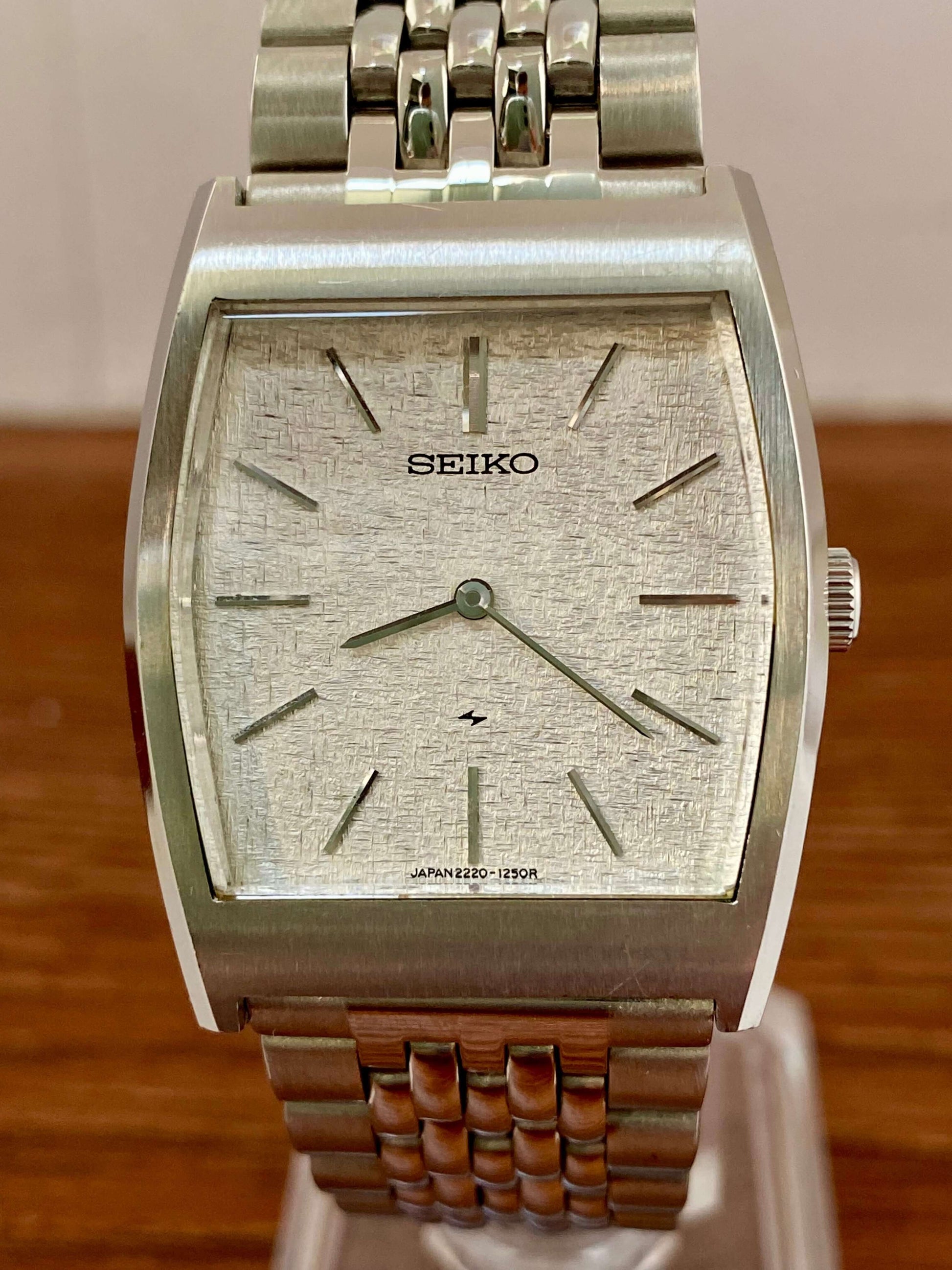 Vintage Seiko 2220-3420 Chariot August 1974 Hand Wind, Hi-Beat UK VINTAGE WATCH LTD
