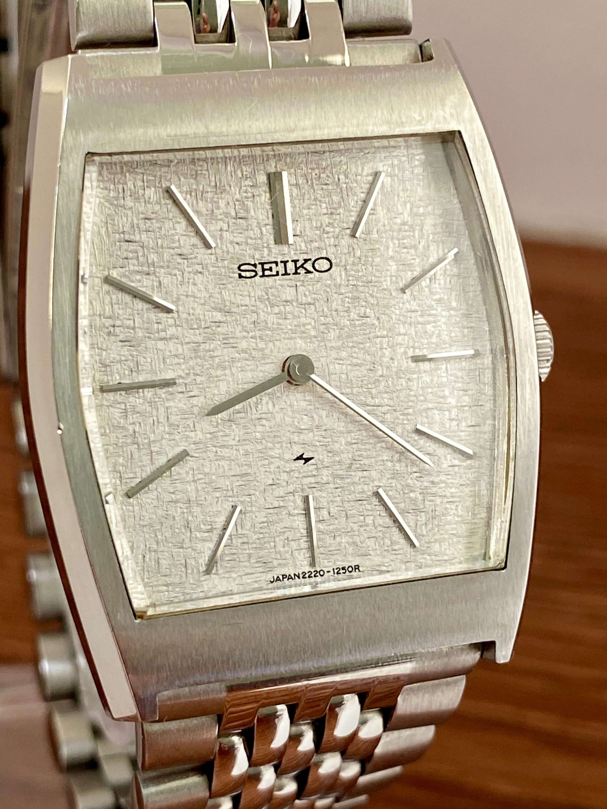 Vintage Seiko 2220-3420 Chariot August 1974 Hand Wind, Hi-Beat UK VINTAGE WATCH LTD