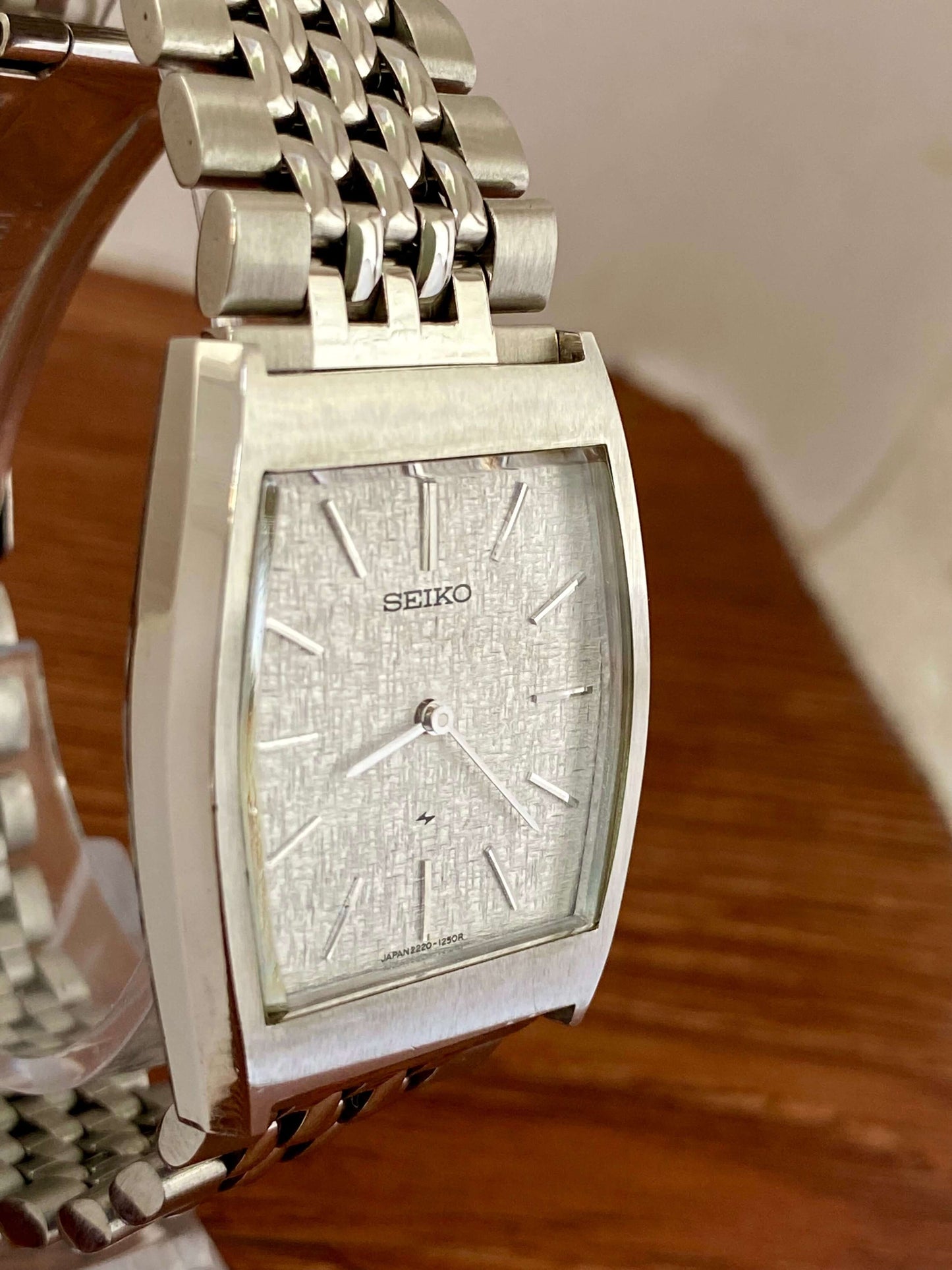 Vintage Seiko 2220-3420 Chariot August 1974 Hand Wind, Hi-Beat UK VINTAGE WATCH LTD