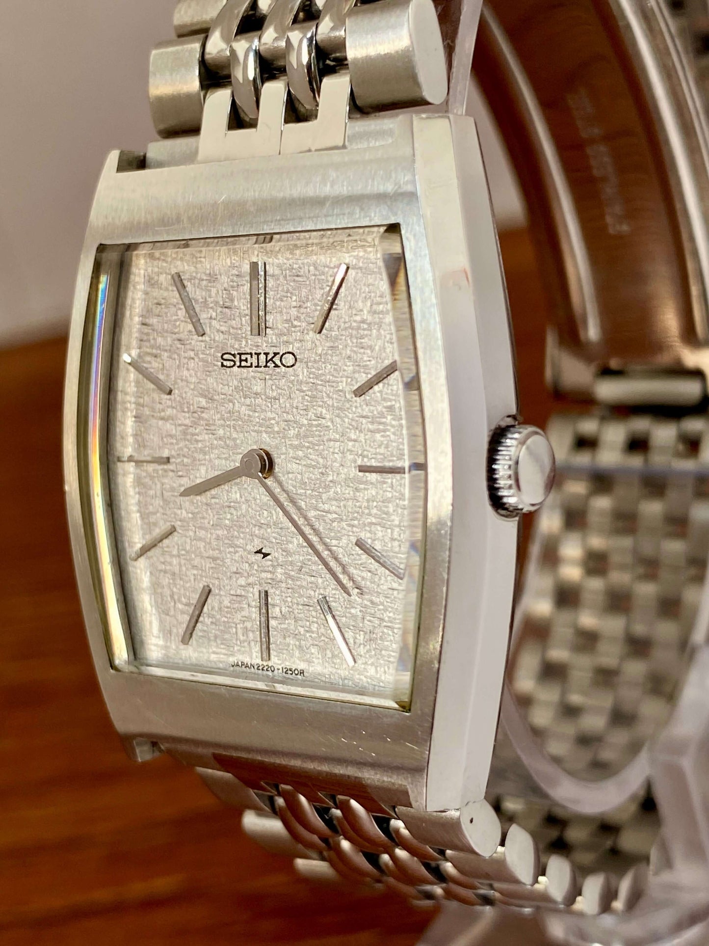 Vintage Seiko 2220-3420 Chariot August 1974 Hand Wind, Hi-Beat UK VINTAGE WATCH LTD