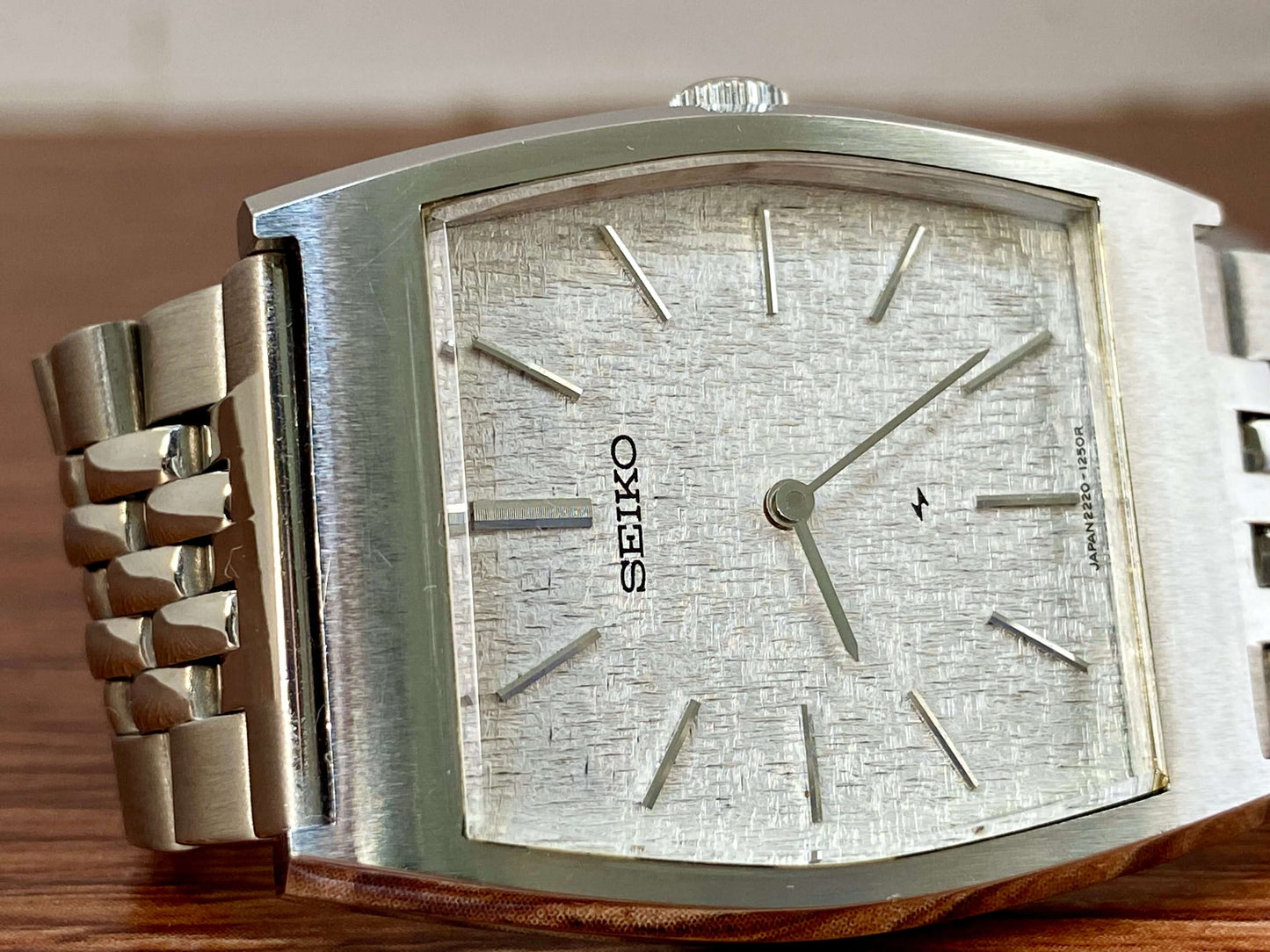 Vintage Seiko 2220-3420 Chariot August 1974 Hand Wind, Hi-Beat UK VINTAGE WATCH LTD