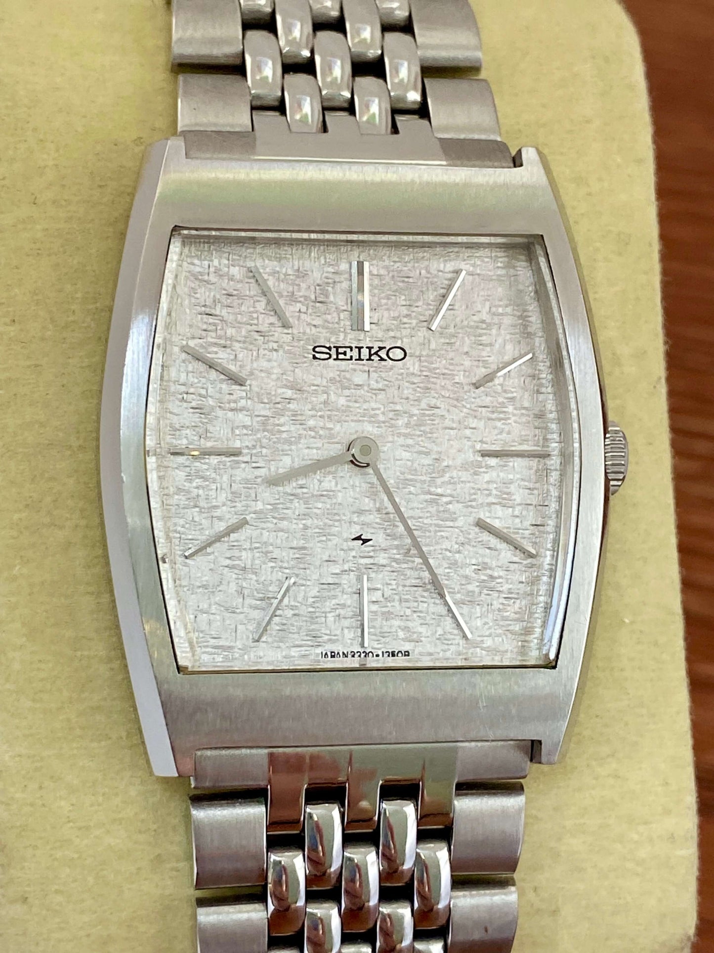 Vintage Seiko 2220-3420 Chariot August 1974 Hand Wind, Hi-Beat UK VINTAGE WATCH LTD