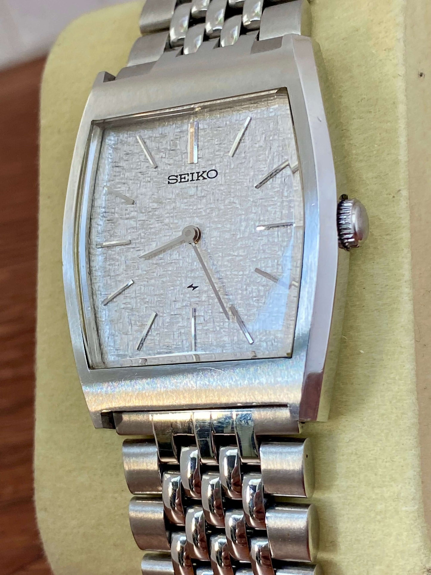 Vintage Seiko 2220-3420 Chariot August 1974 Hand Wind, Hi-Beat UK VINTAGE WATCH LTD