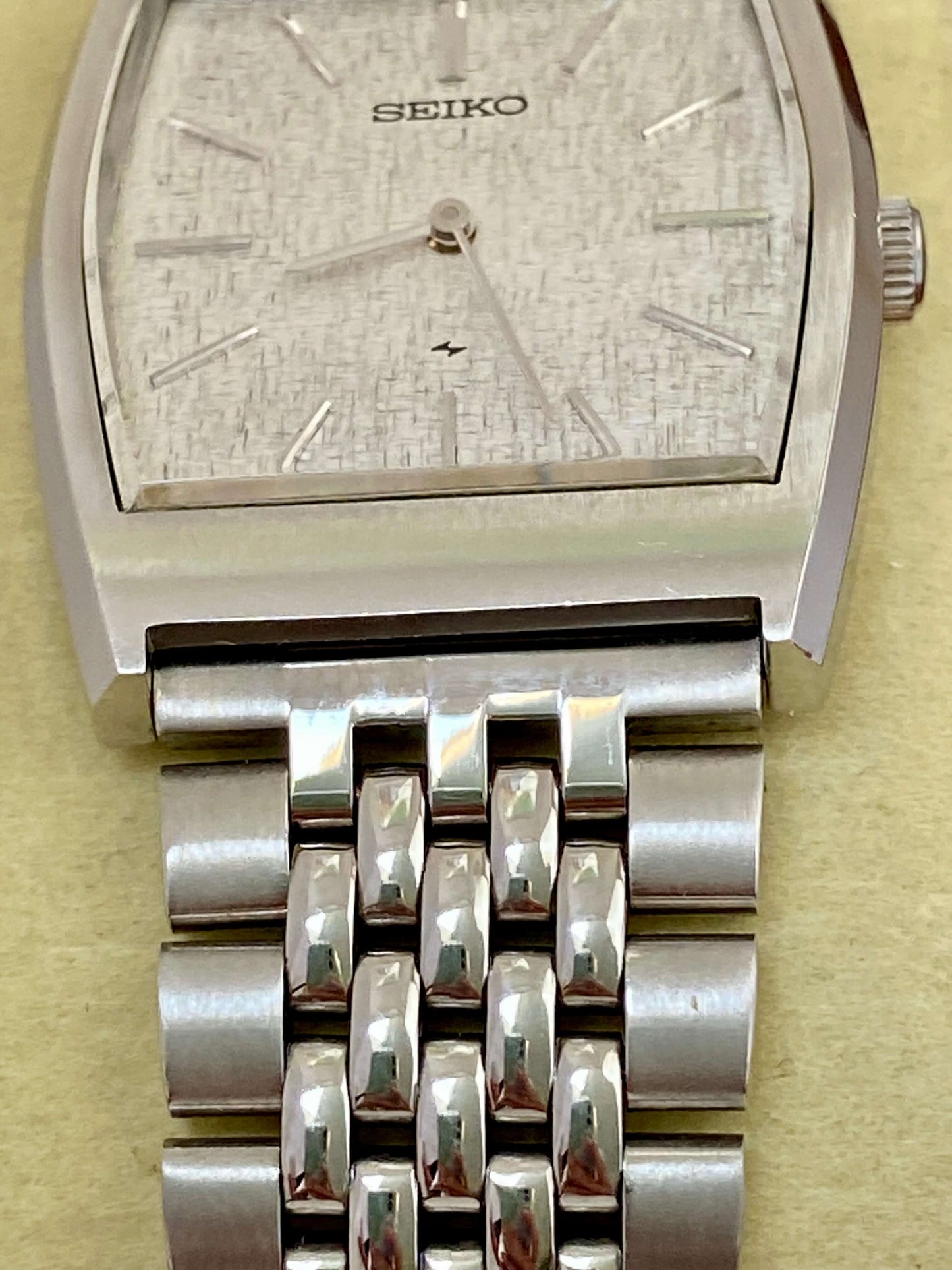 Vintage Seiko 2220-3420 Chariot August 1974 Hand Wind, Hi-Beat UK VINTAGE WATCH LTD