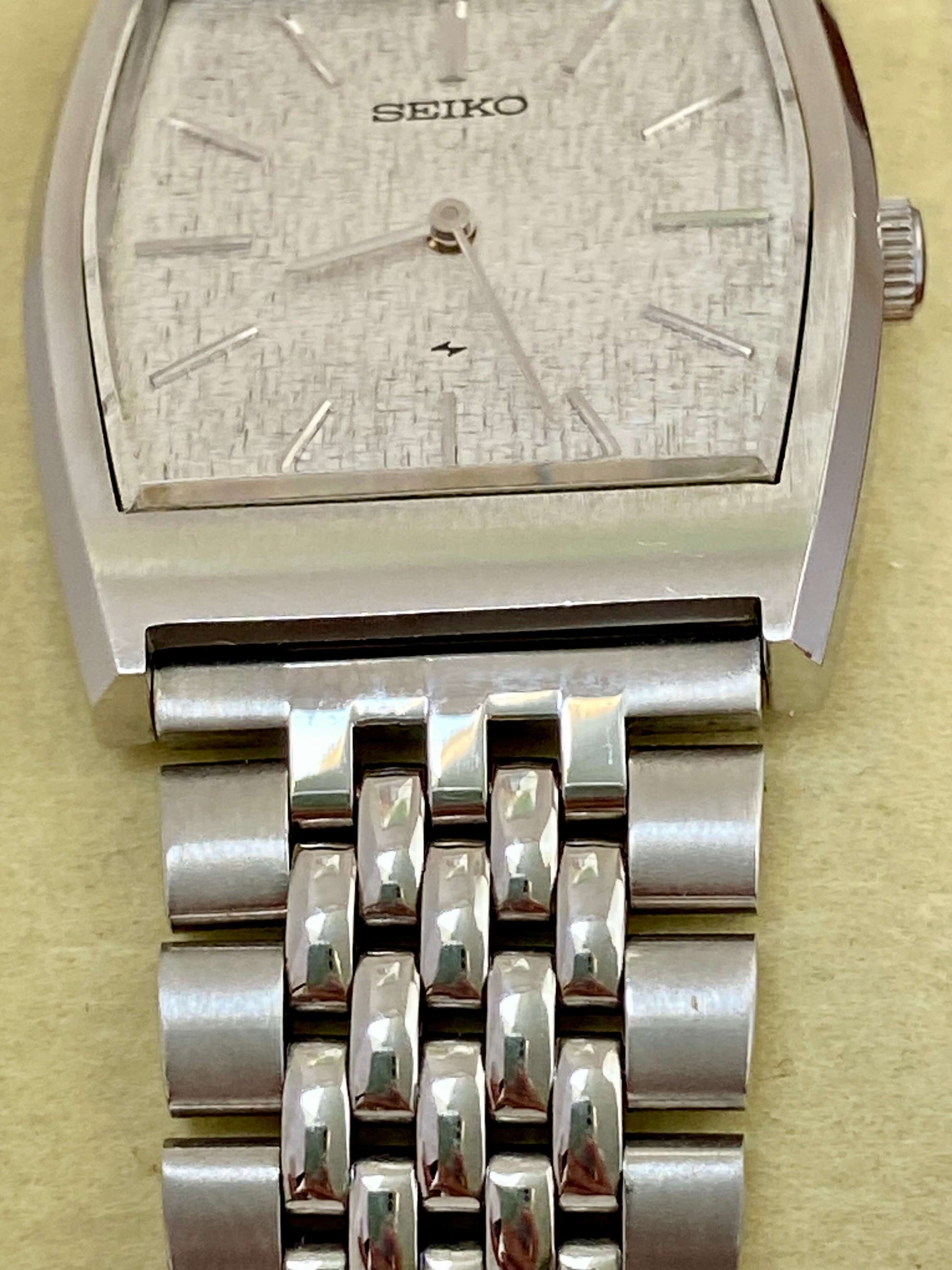 Vintage Seiko 2220-3420 Chariot August 1974 Hand Wind, Hi-Beat UK VINTAGE WATCH LTD
