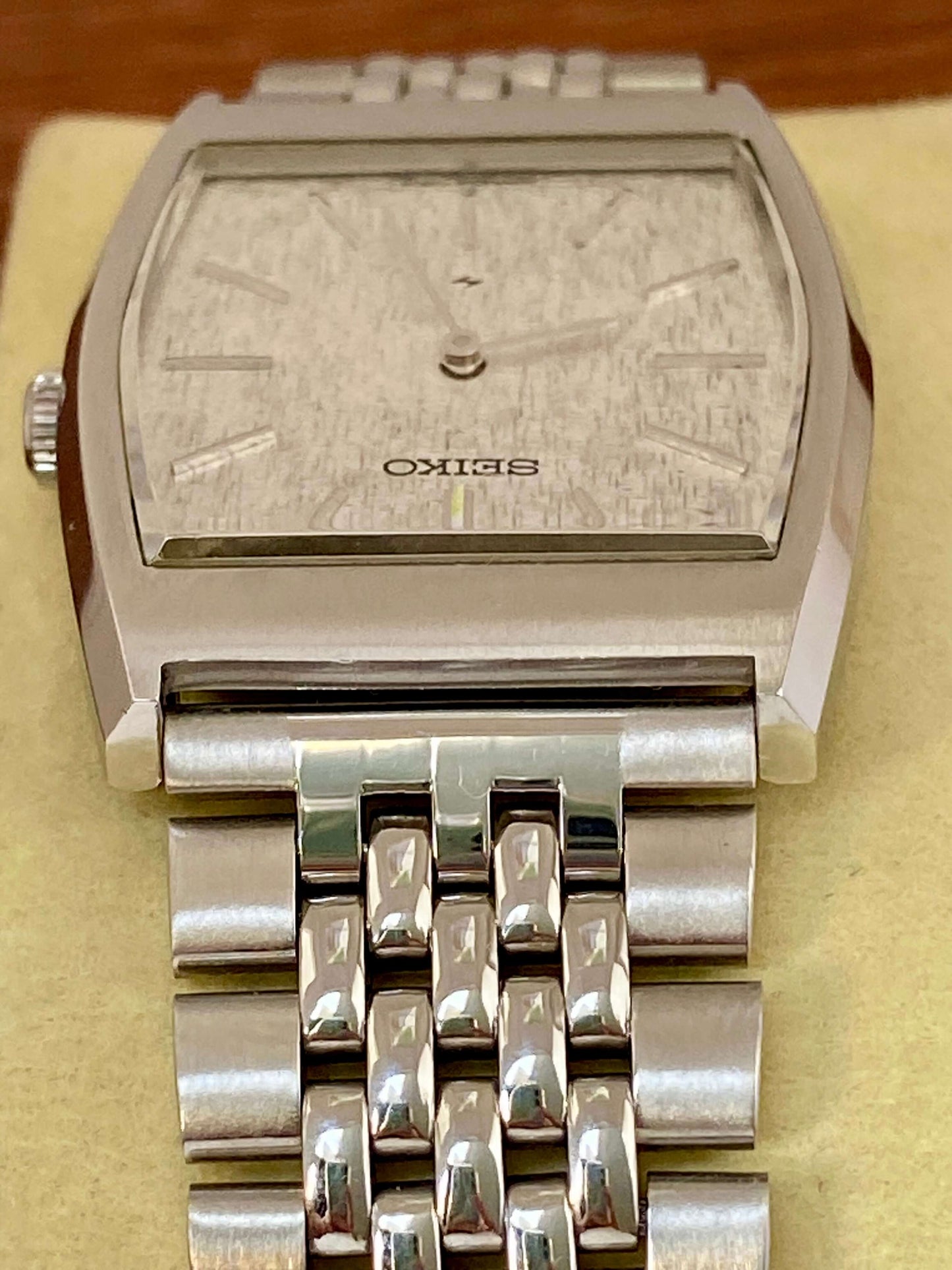 Vintage Seiko 2220-3420 Chariot August 1974 Hand Wind, Hi-Beat UK VINTAGE WATCH LTD