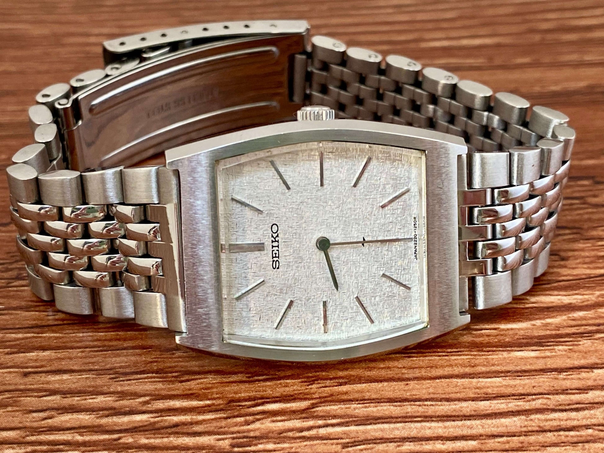 Vintage Seiko 2220-3420 Chariot August 1974 Hand Wind, Hi-Beat UK VINTAGE WATCH LTD