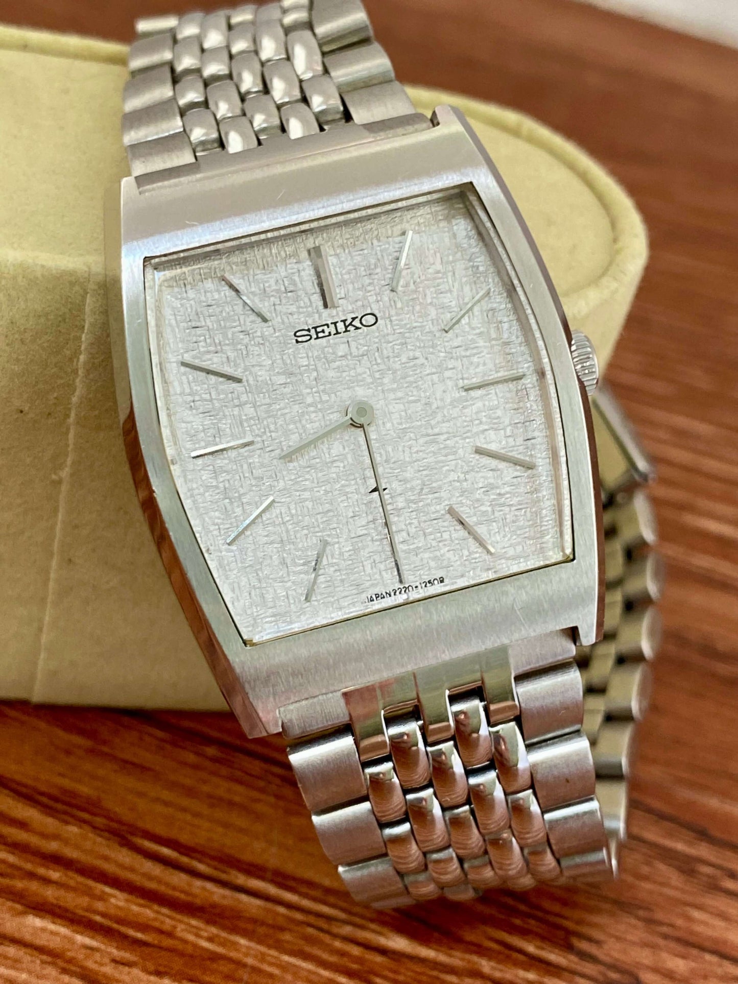 Vintage Seiko 2220-3420 Chariot August 1974 Hand Wind, Hi-Beat UK VINTAGE WATCH LTD