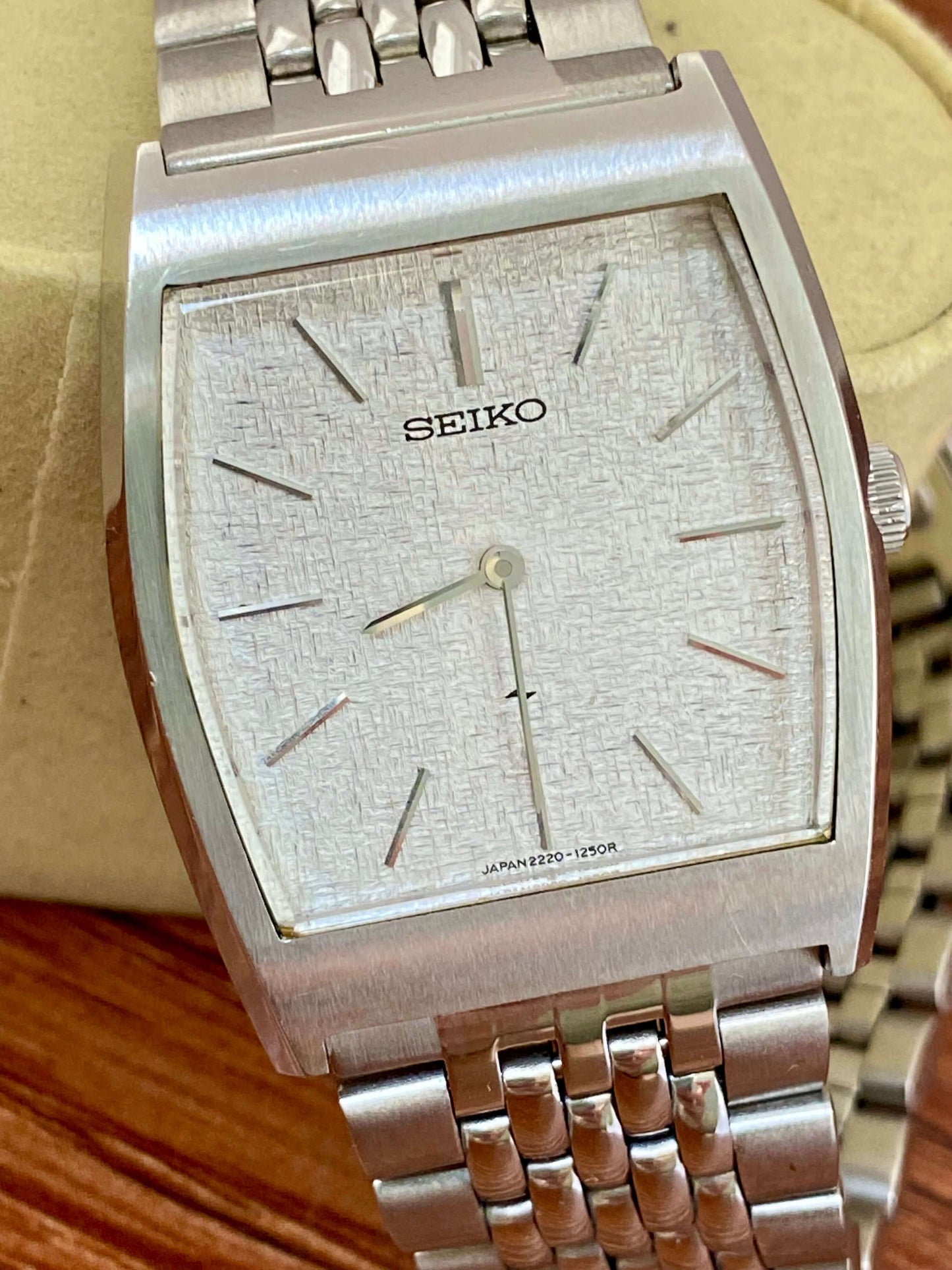 Vintage Seiko 2220-3420 Chariot August 1974 Hand Wind, Hi-Beat UK VINTAGE WATCH LTD