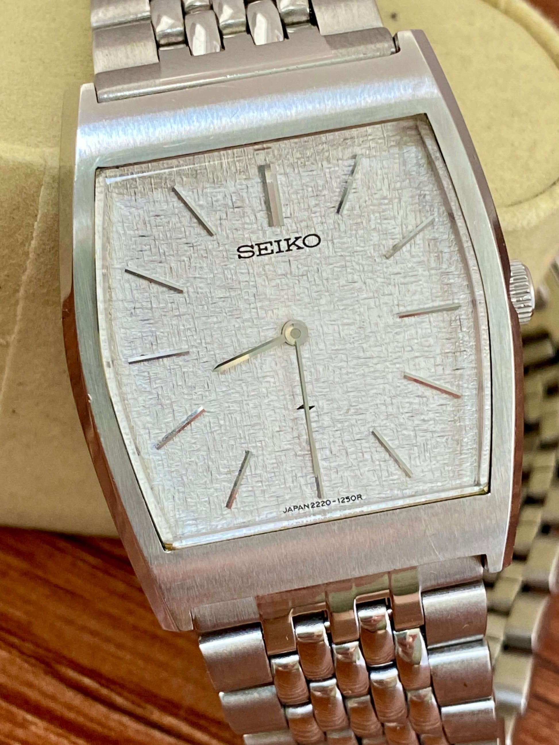 Vintage Seiko 2220-3420 Chariot August 1974 Hand Wind, Hi-Beat UK VINTAGE WATCH LTD