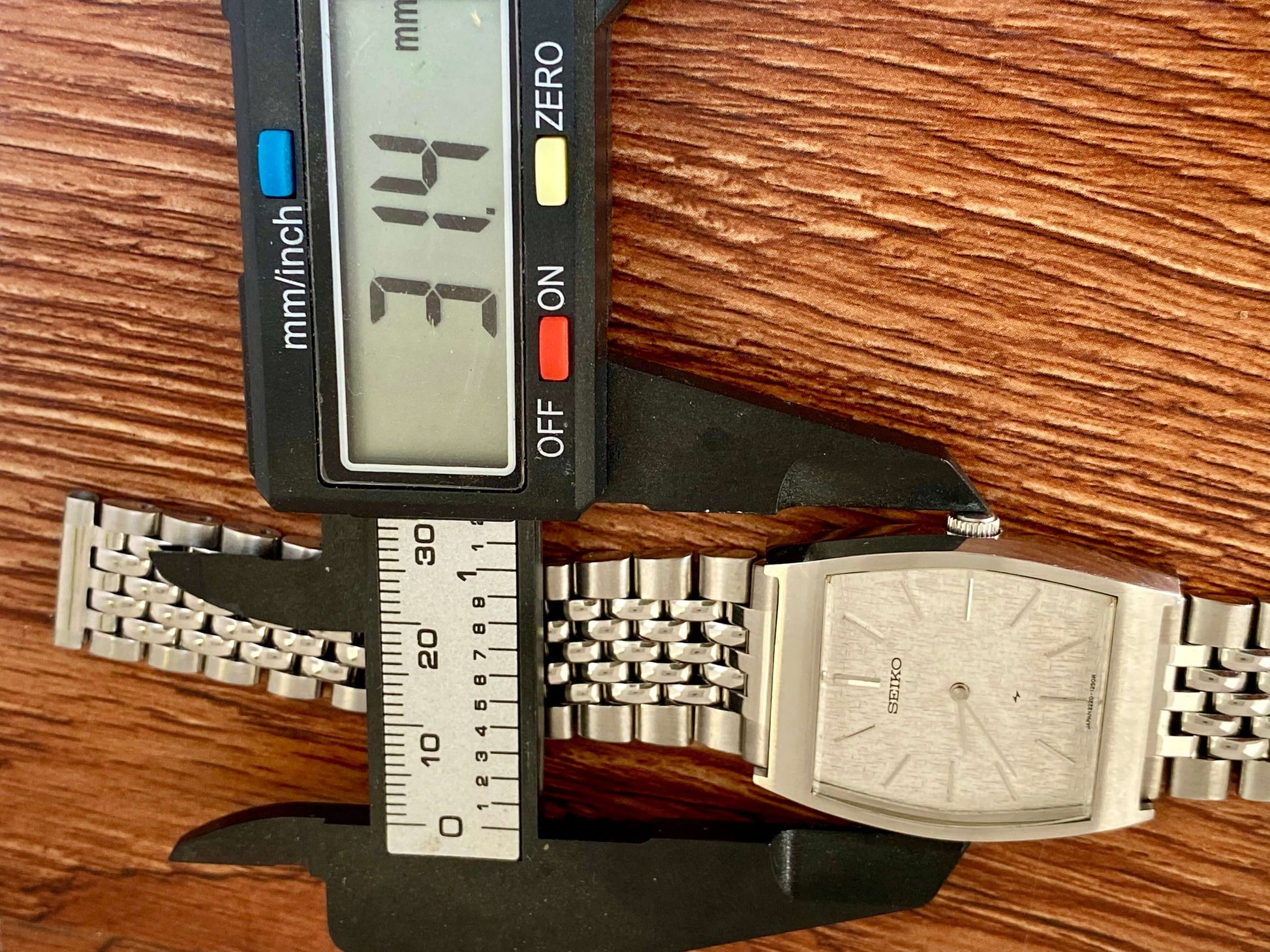 Vintage Seiko 2220-3420 Chariot August 1974 Hand Wind, Hi-Beat UK VINTAGE WATCH LTD
