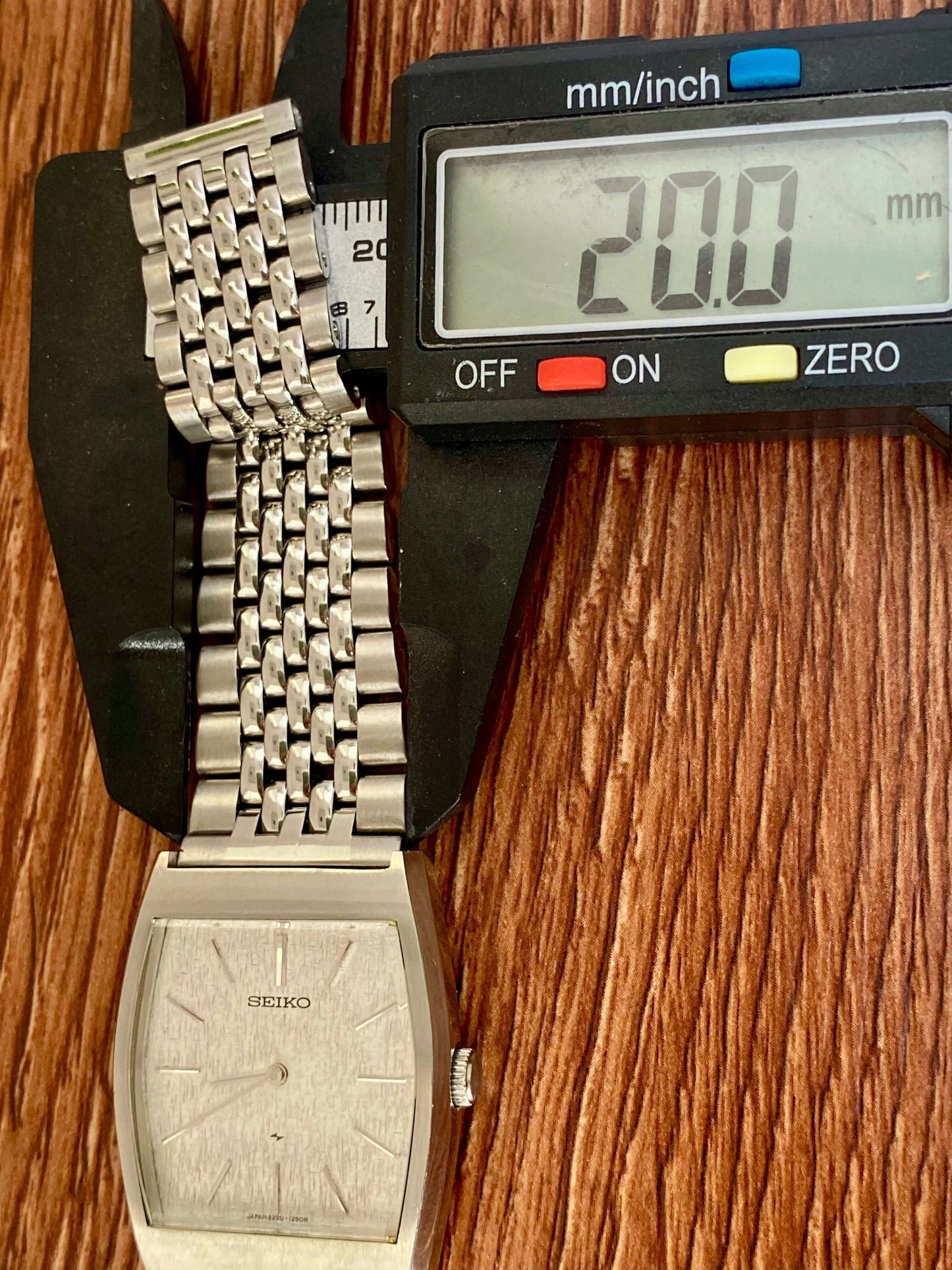 Vintage Seiko 2220-3420 Chariot August 1974 Hand Wind, Hi-Beat UK VINTAGE WATCH LTD