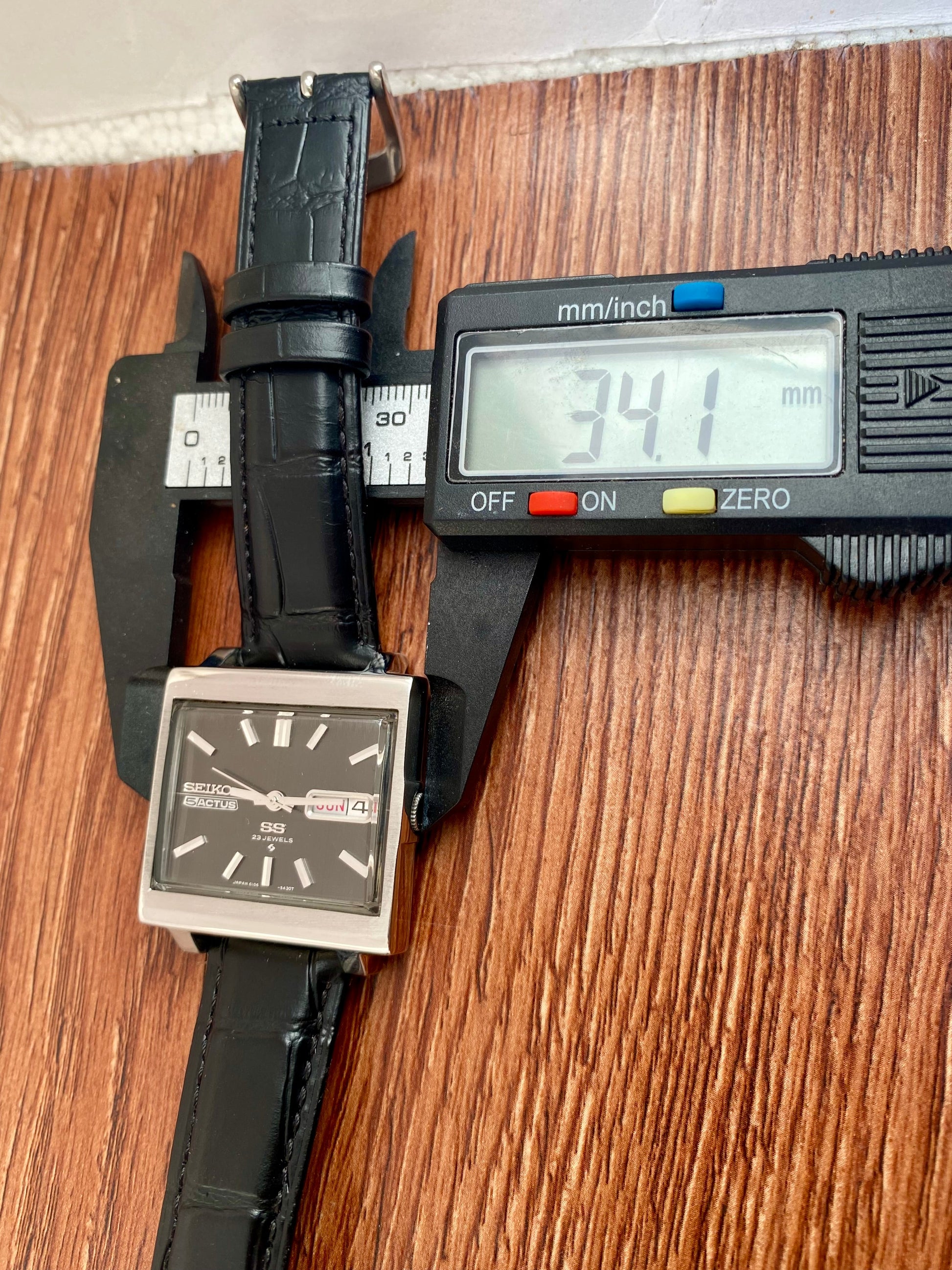 Seiko 5 Actus SS 6106-5440 TV Screen, SERVICED Auto, October 1970 UK VINTAGE WATCH LTD