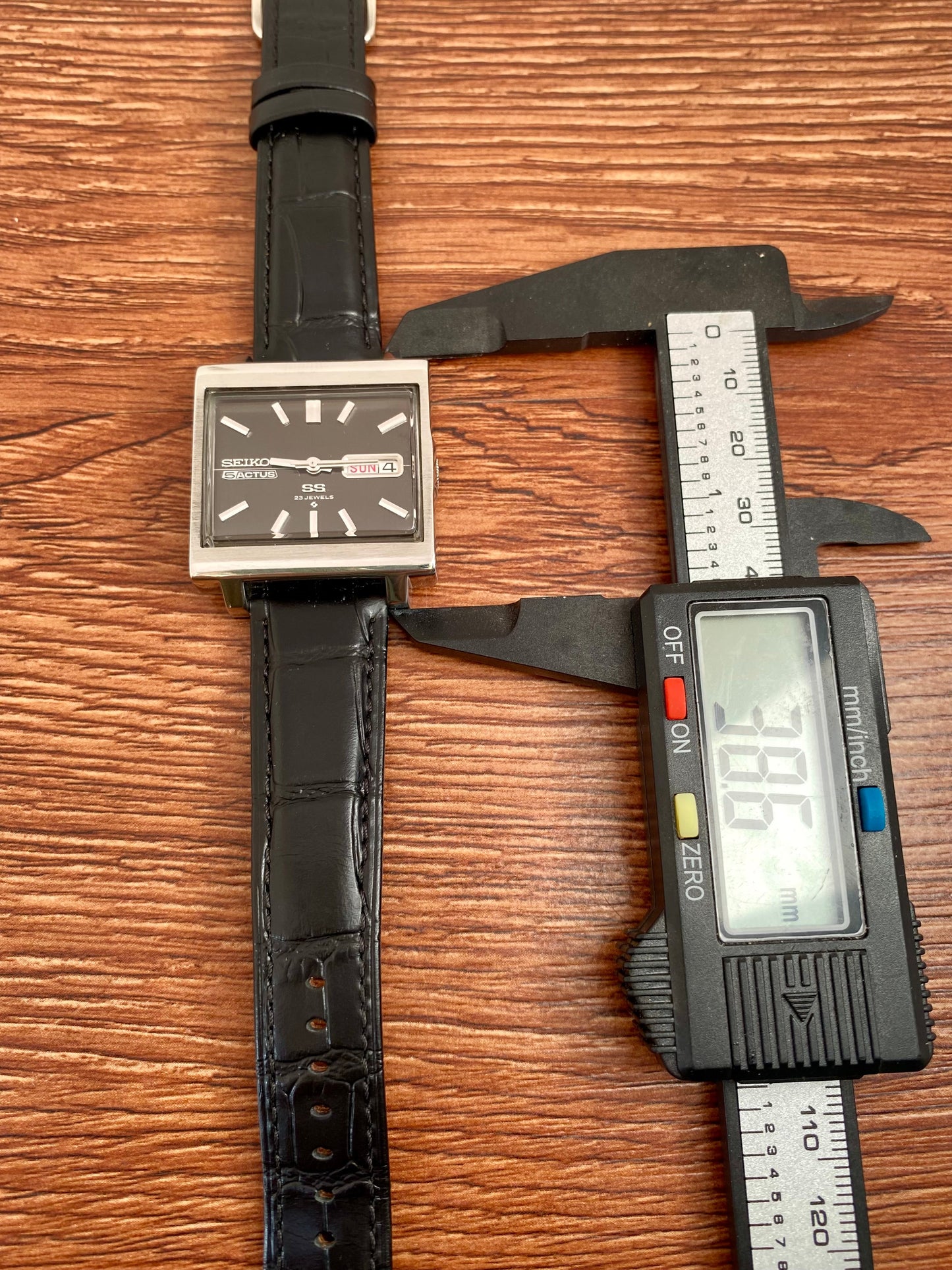 Seiko 5 Actus SS 6106-5440 TV Screen, SERVICED Auto, October 1970 UK VINTAGE WATCH LTD