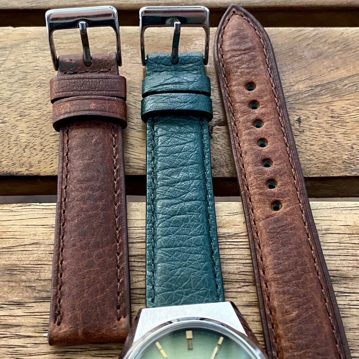 Vintage Seiko Quartz 0903-8120 Type 2 Green Linen Dial, September 1979 UK VINTAGE WATCH LTD