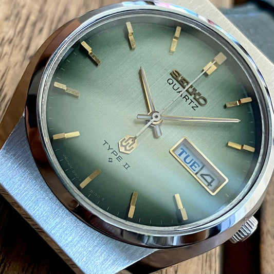 Vintage Seiko Quartz 0903-8120 Type 2 Green Linen Dial, September 1979 UK VINTAGE WATCH LTD