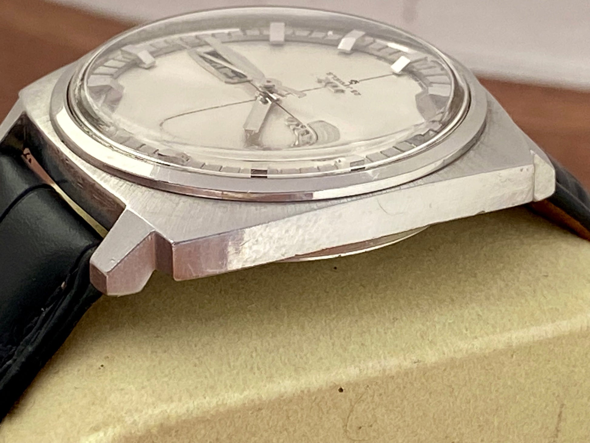 Seiko 5 DX 6106-6030 Cushion Case, SERVICED Auto, July 1968 Japanese Day UK VINTAGE WATCH LTD