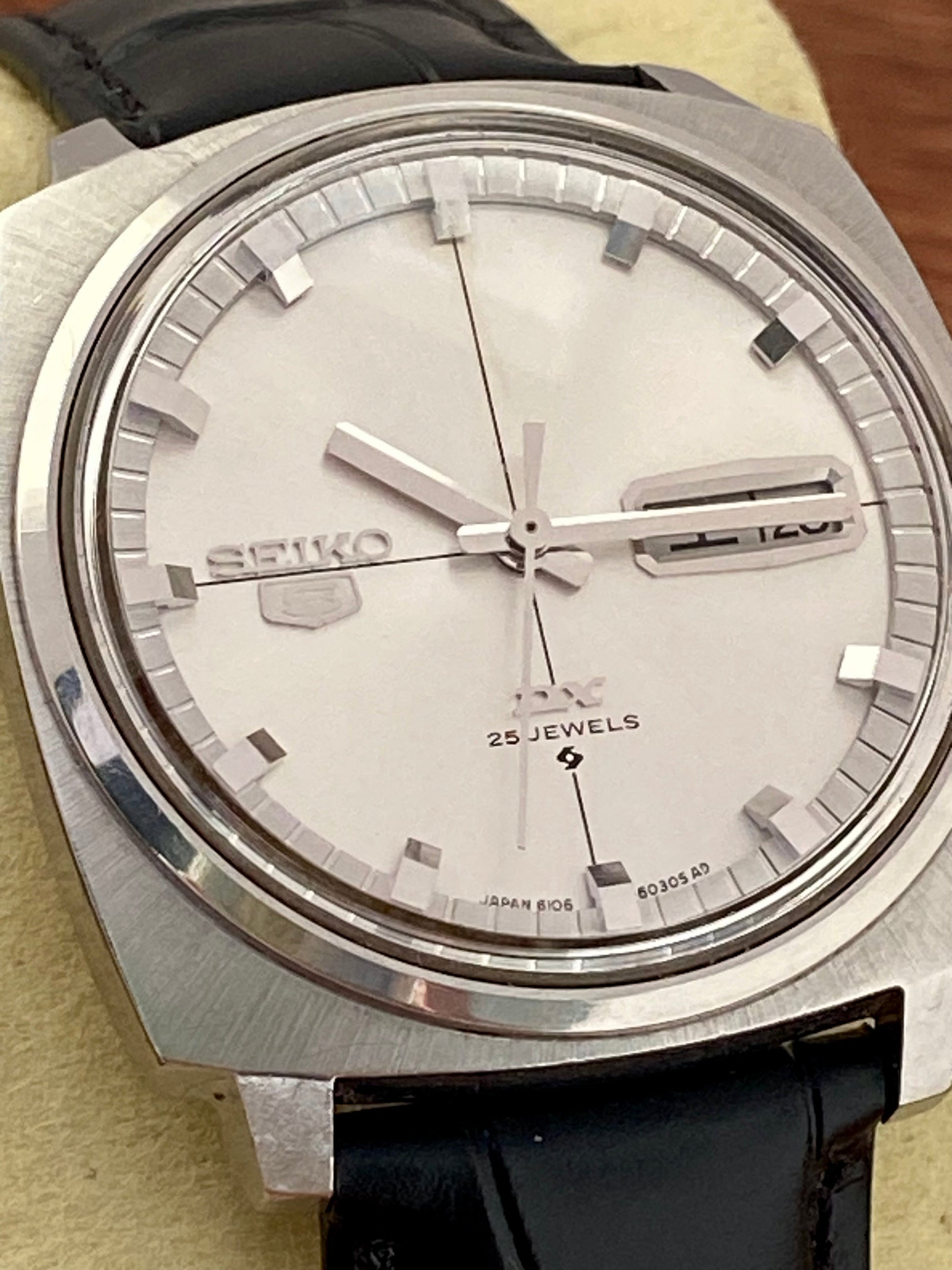 Seiko 5 DX 6106-6030 Cushion Case, SERVICED Auto, July 1968 Japanese Day UK VINTAGE WATCH LTD