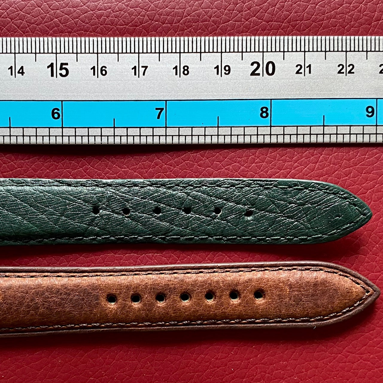 Vintage Seiko Quartz 0903-8120 Type 2 Green Linen Dial, September 1979 UK VINTAGE WATCH LTD