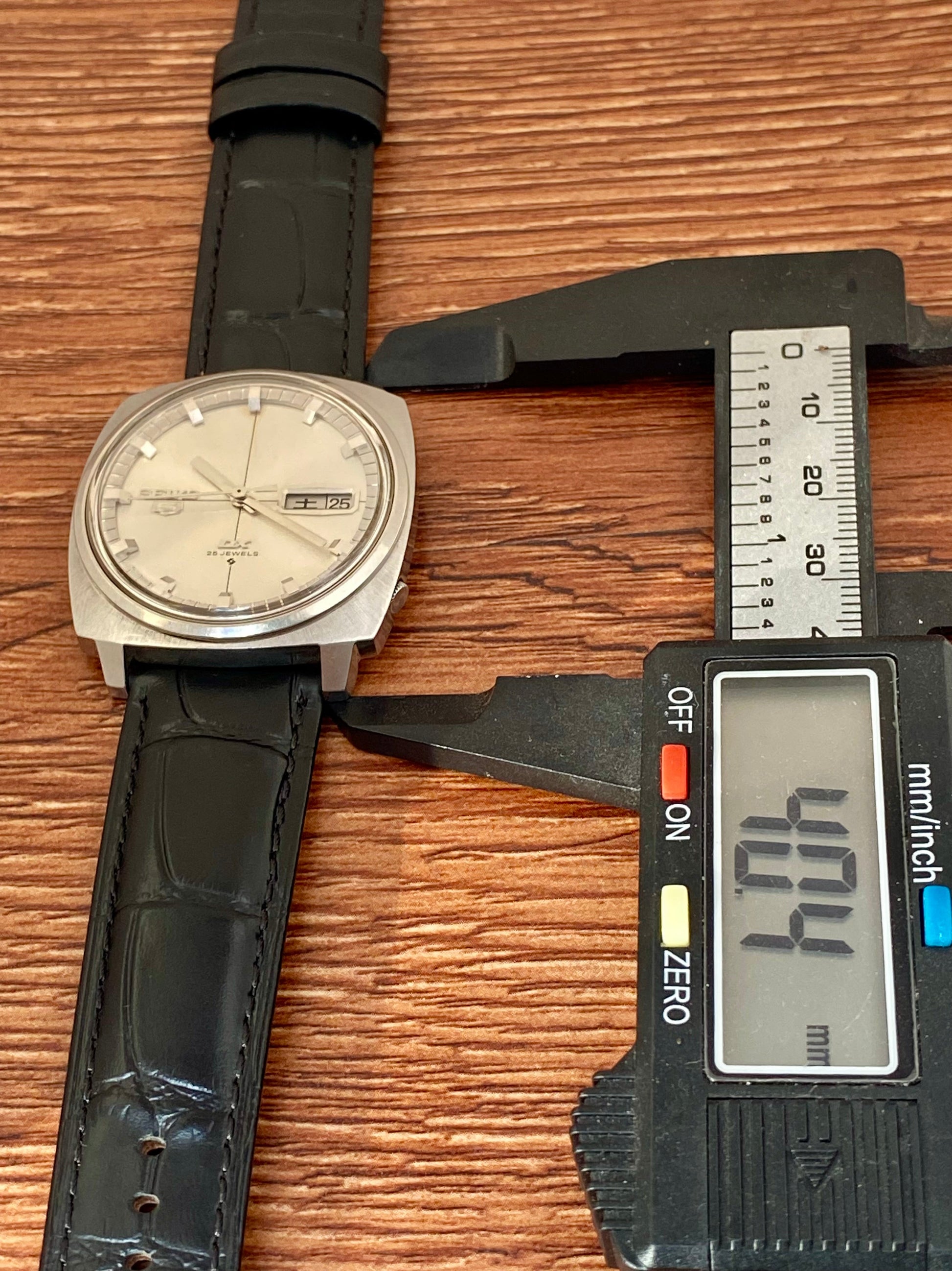 Seiko 5 DX 6106-6030 Cushion Case, SERVICED Auto, July 1968 Japanese Day UK VINTAGE WATCH LTD