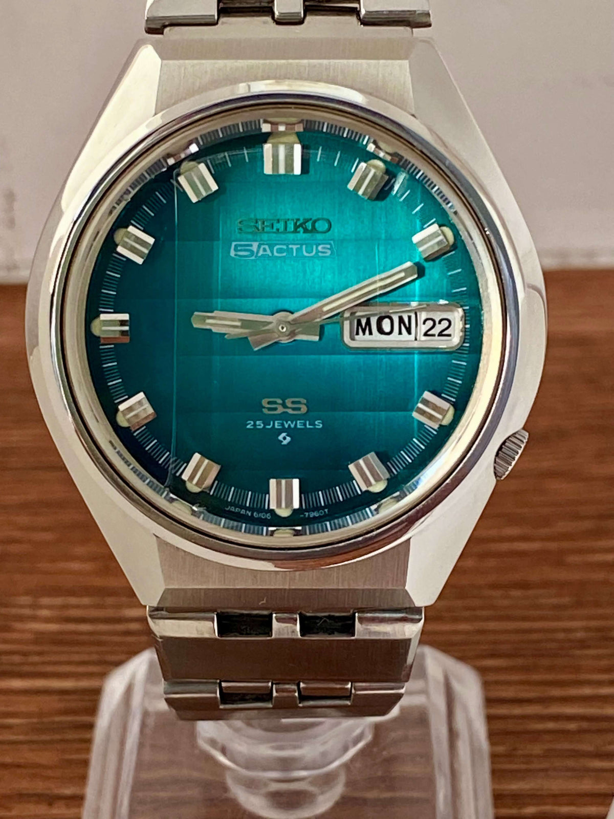 Vintage Seiko 5 Actus 6106-7690 watch with rare turquoise dial, stainless steel case, made in November 1973