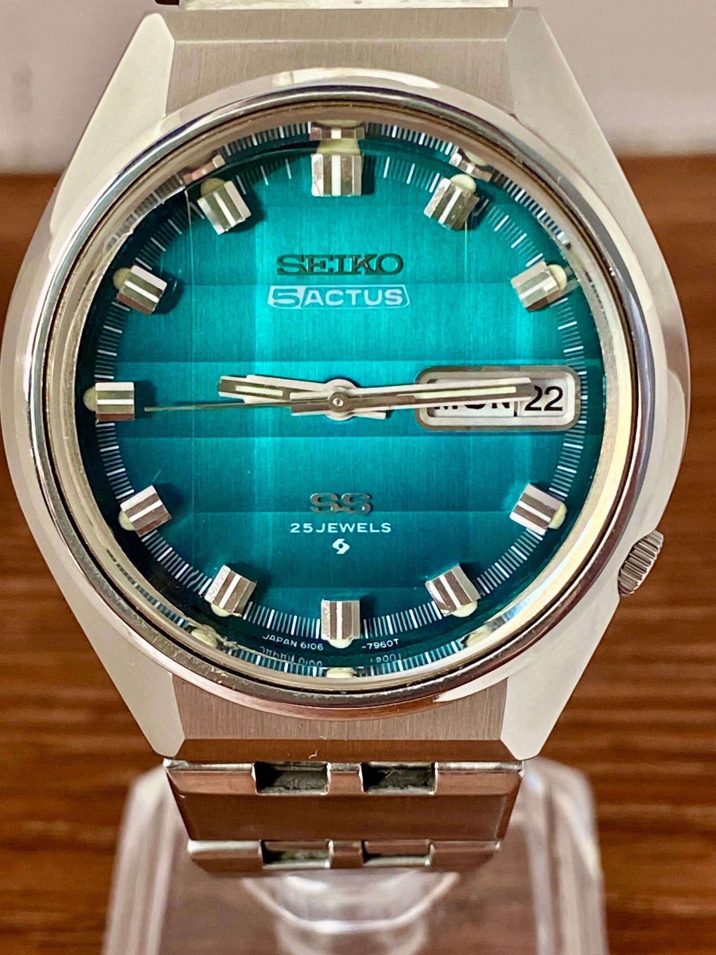 Vintage Seiko 5 Actus 6106-7690 SS SERVICED, Turquoise Dial, November 1973 UK VINTAGE WATCH LTD