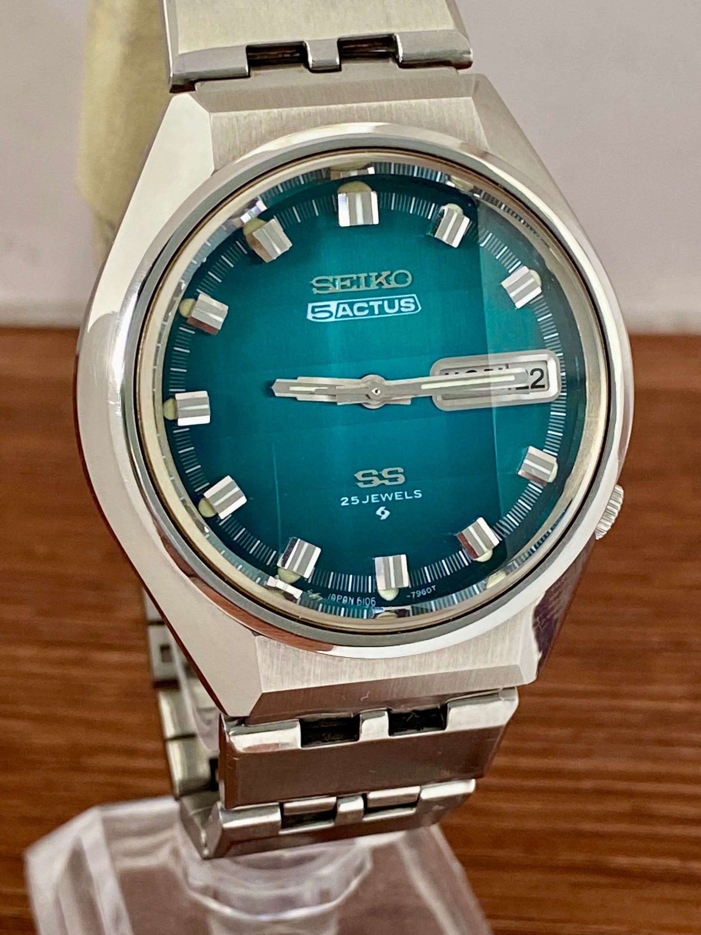 Vintage Seiko 5 Actus 6106-7690 with rare turquoise dial and stainless steel case, made in November 1973.