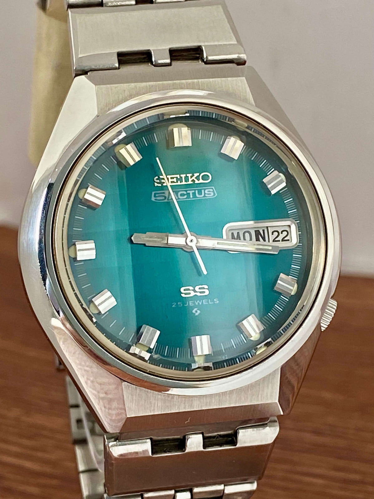 Vintage Seiko 5 Actus 6106-7690 wristwatch with rare turquoise dial, stainless steel case, made in November 1973