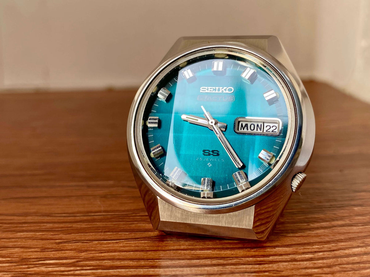 Vintage Seiko 5 Actus 6106-7690 with rare turquoise dial and stainless steel case, November 1973 model.