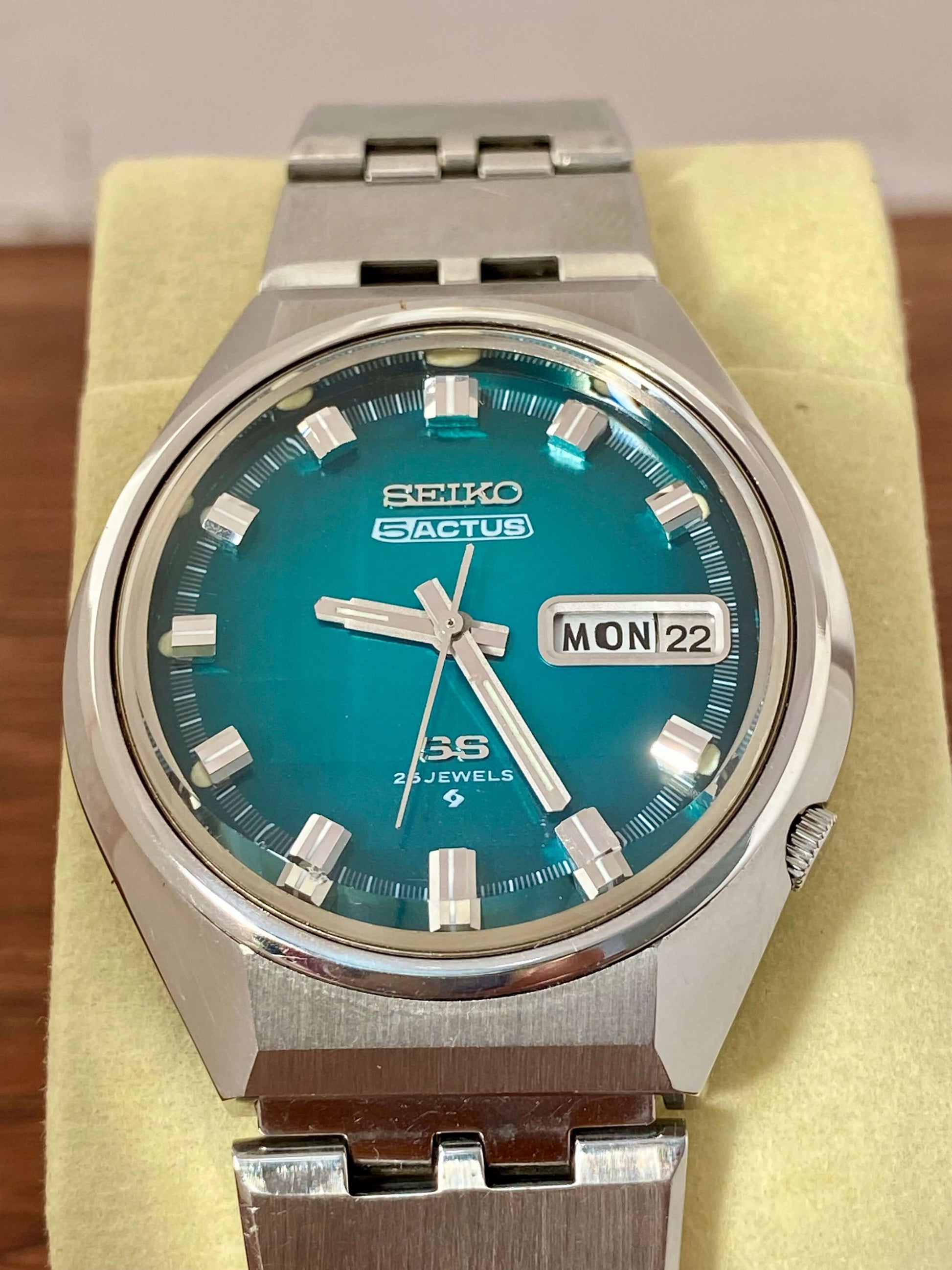 Vintage Seiko 5 Actus 6106-7690 with Rare Turquoise Dial, November 1973, stainless steel case, mint condition.