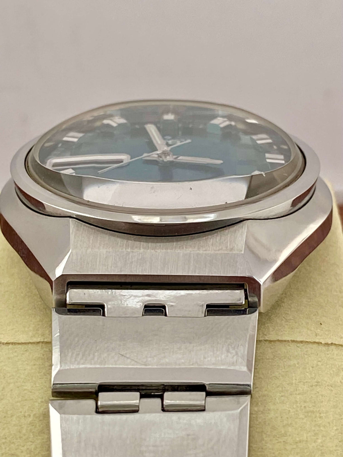 Vintage Seiko 5 Actus 6106-7690 showcasing the rare turquoise dial and stainless steel case.