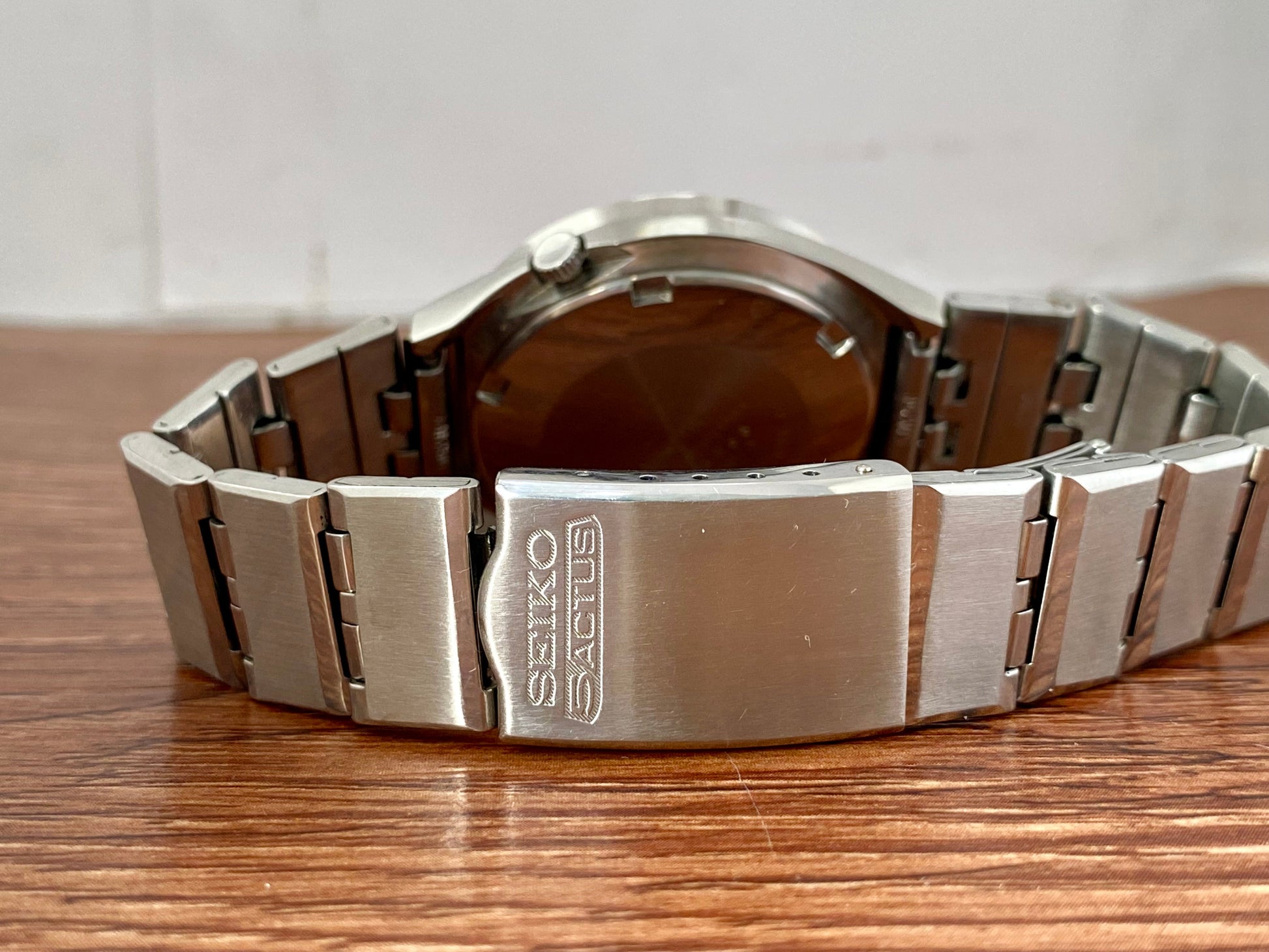 Vintage Seiko 5 Actus 6106-7690 stainless steel band, showcasing excellent condition and craftsmanship.