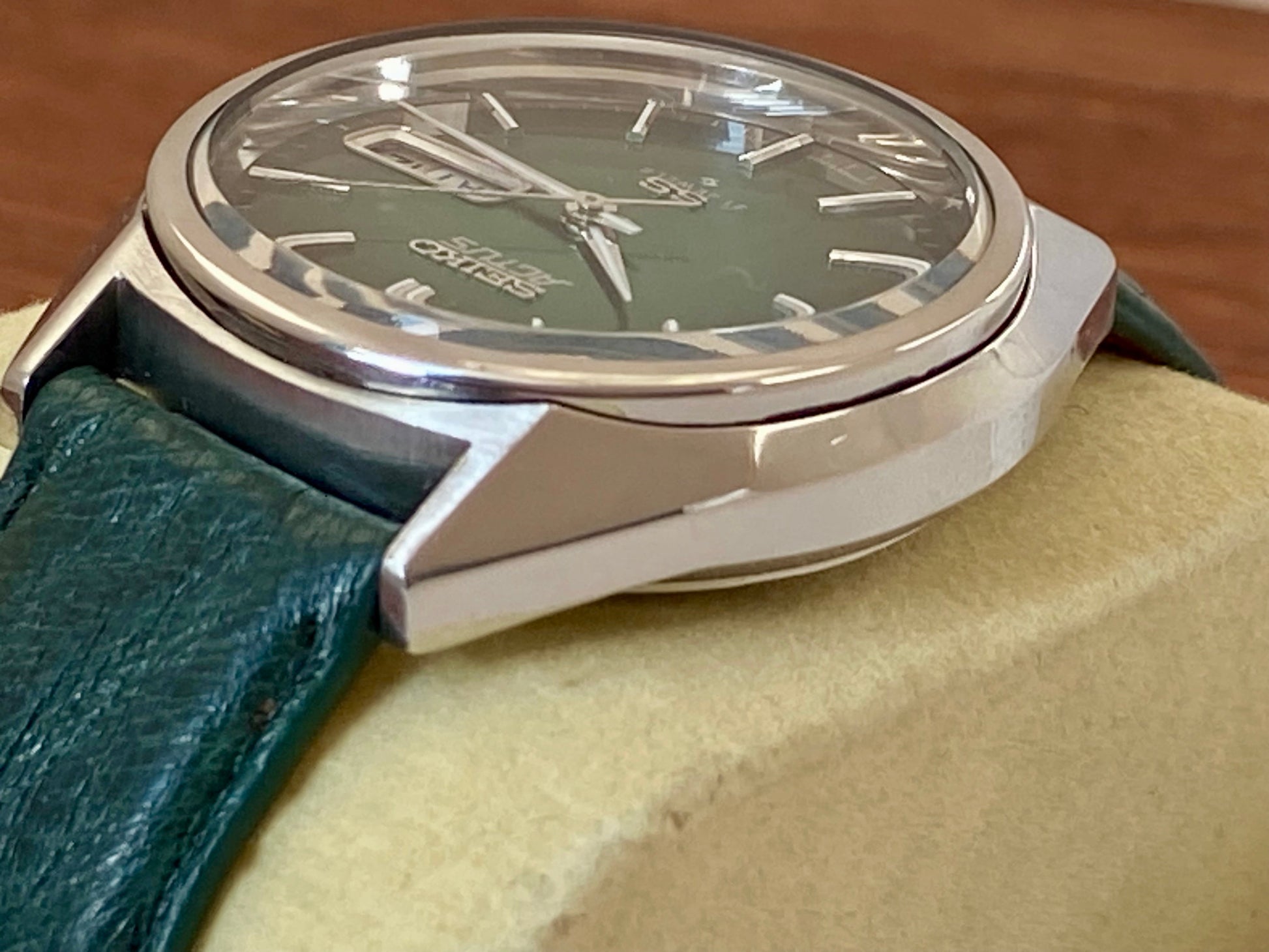 Vintage Seiko Actus SS 6306-8020 SERVICED Auto, Green, October 1976 UK VINTAGE WATCH LTD