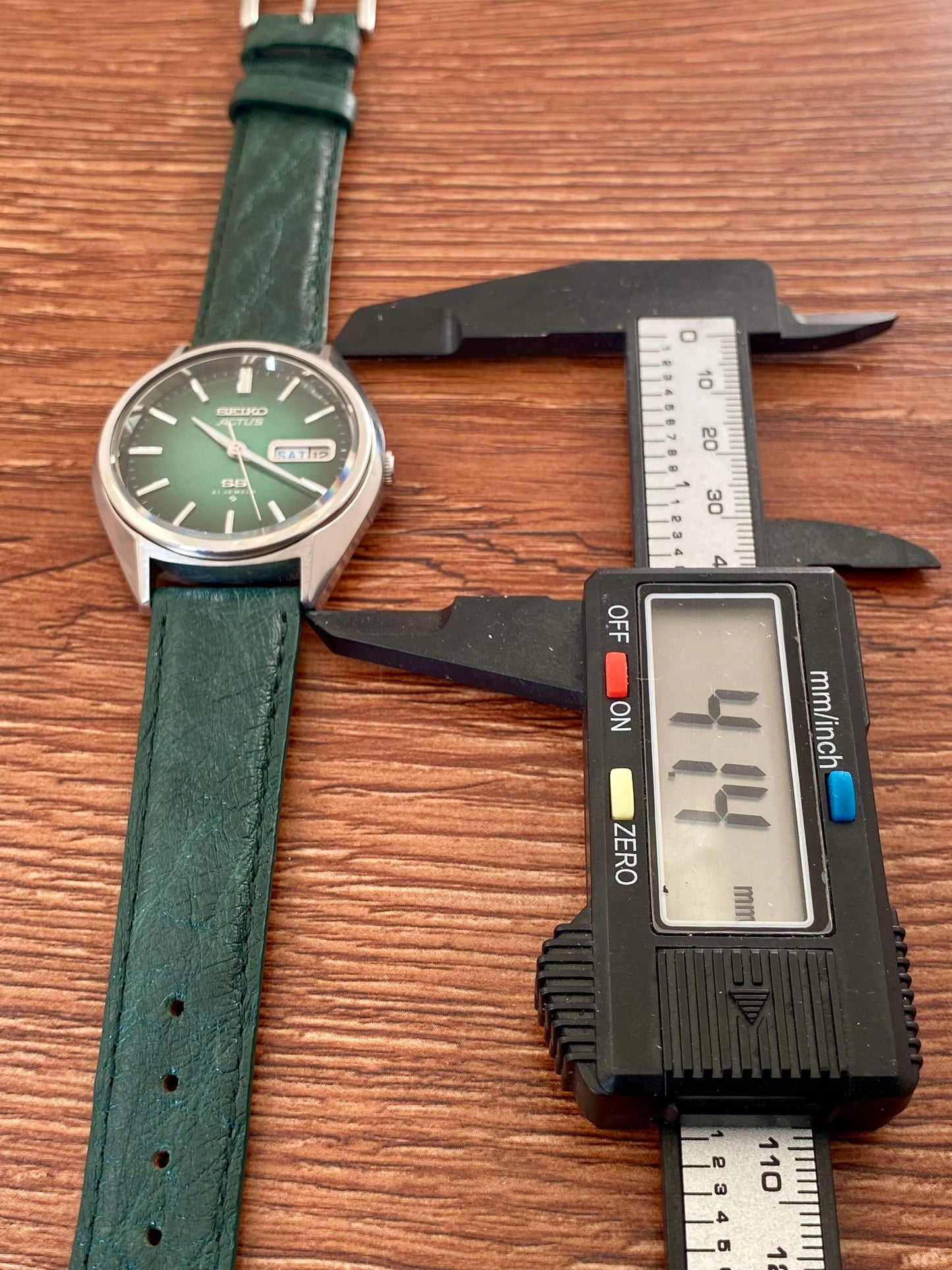 Vintage Seiko Actus SS 6306-8020 SERVICED Auto, Green, October 1976 UK VINTAGE WATCH LTD