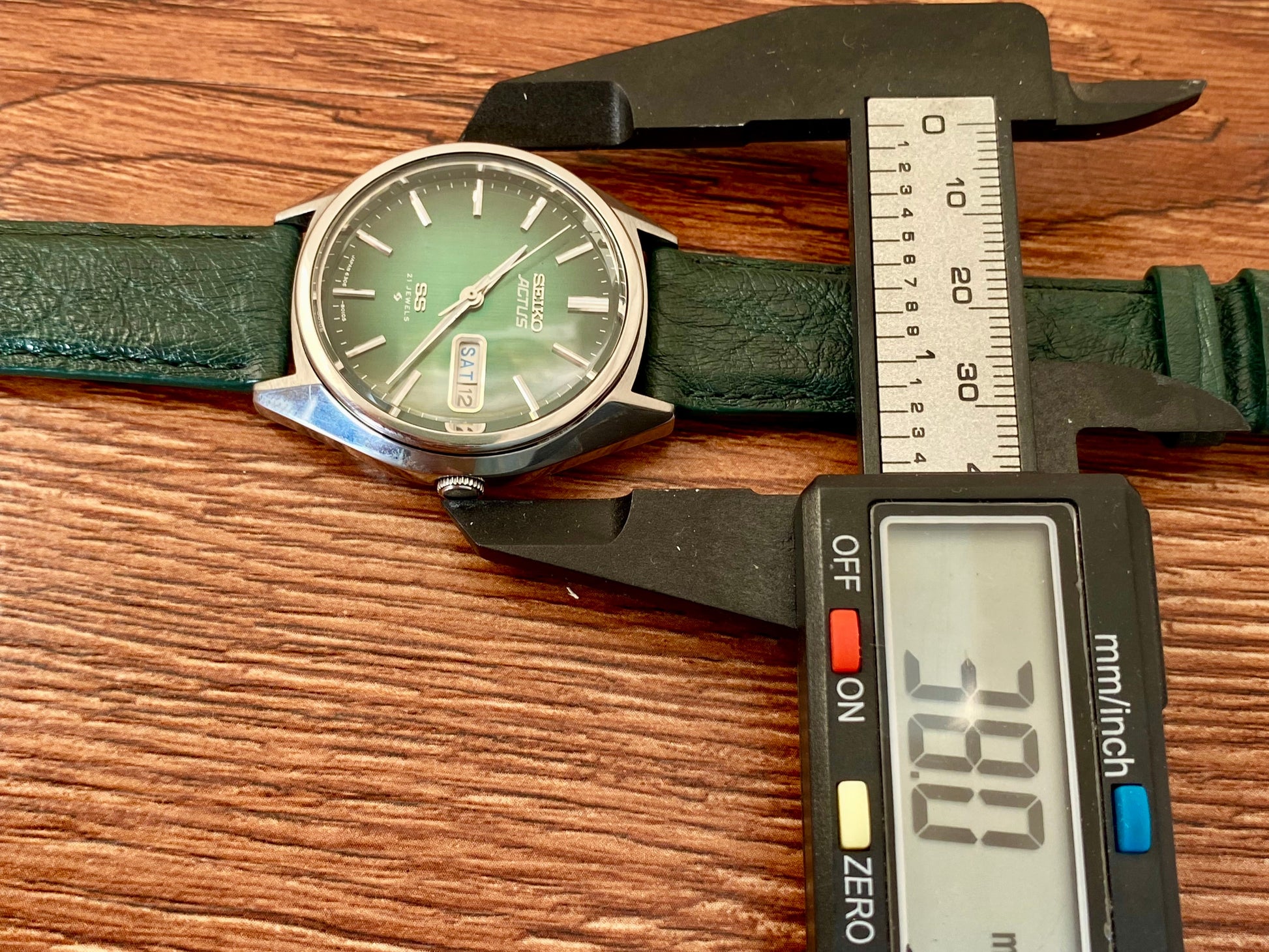 Vintage Seiko Actus SS 6306-8020 SERVICED Auto, Green, October 1976 UK VINTAGE WATCH LTD