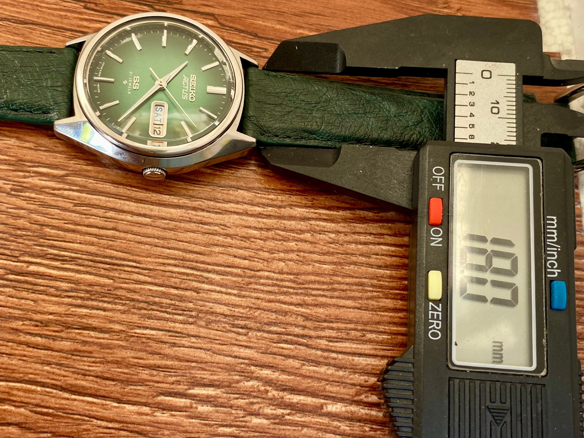 Vintage Seiko Actus SS 6306-8020 SERVICED Auto, Green, October 1976 UK VINTAGE WATCH LTD