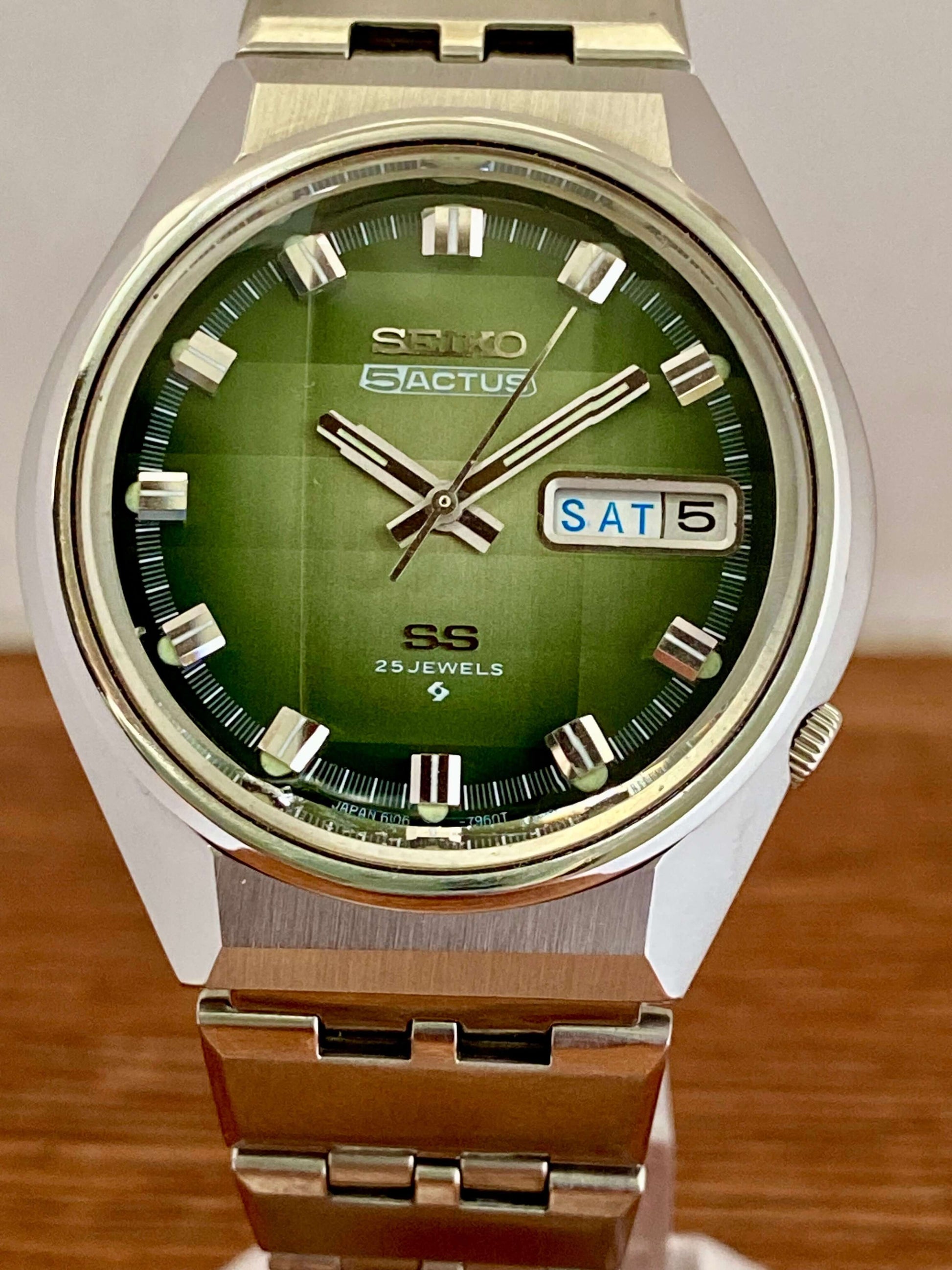 Vintage Seiko 5 Actus 6106-7690 with green dial and stainless steel case, made in Japan, September 1973.