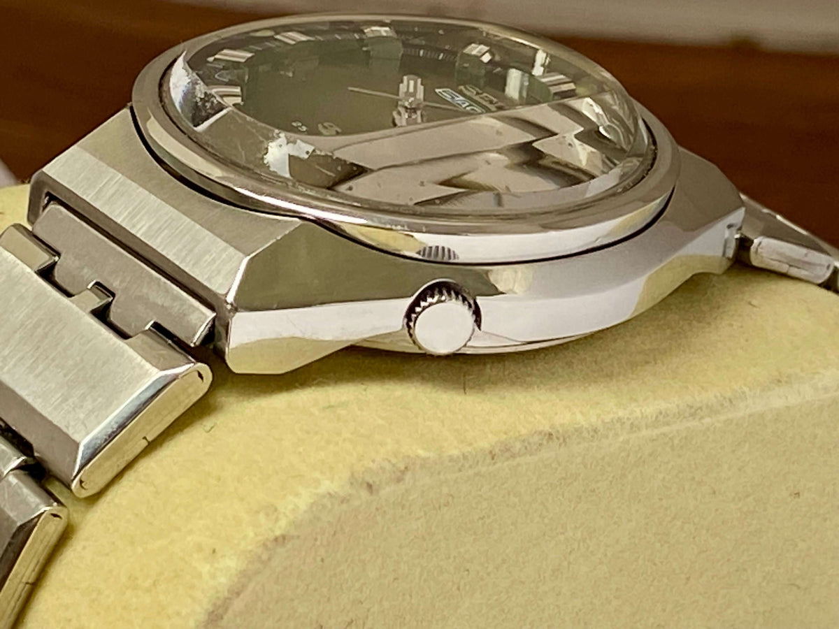 Vintage Seiko 5 Actus 6106-7690 side view showcasing stainless steel case and original green dial.