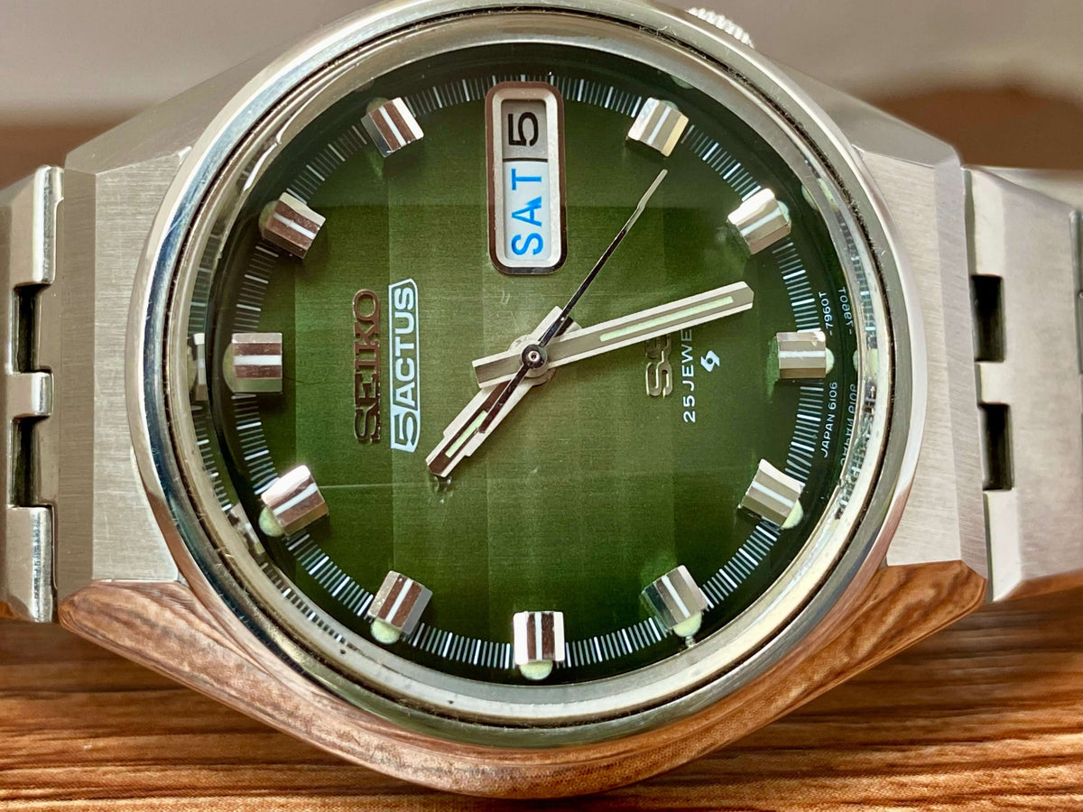 Vintage Seiko 5 Actus 6106-7690 with original green dial on stainless steel case, made in September 1973.