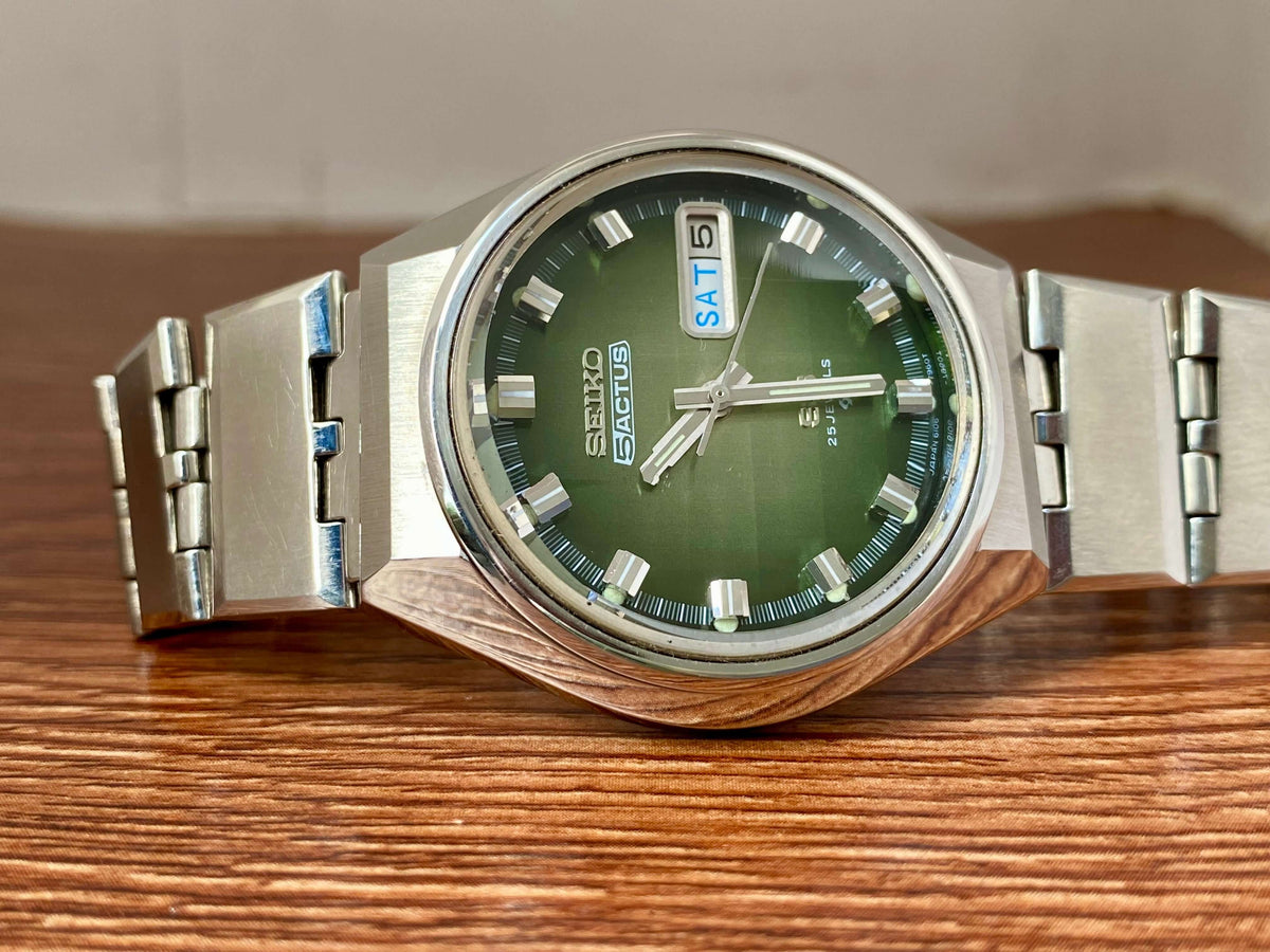 Vintage Seiko 5 Actus 6106-7690 SS SERVICED Green Dial, original mint condition, stainless steel case.