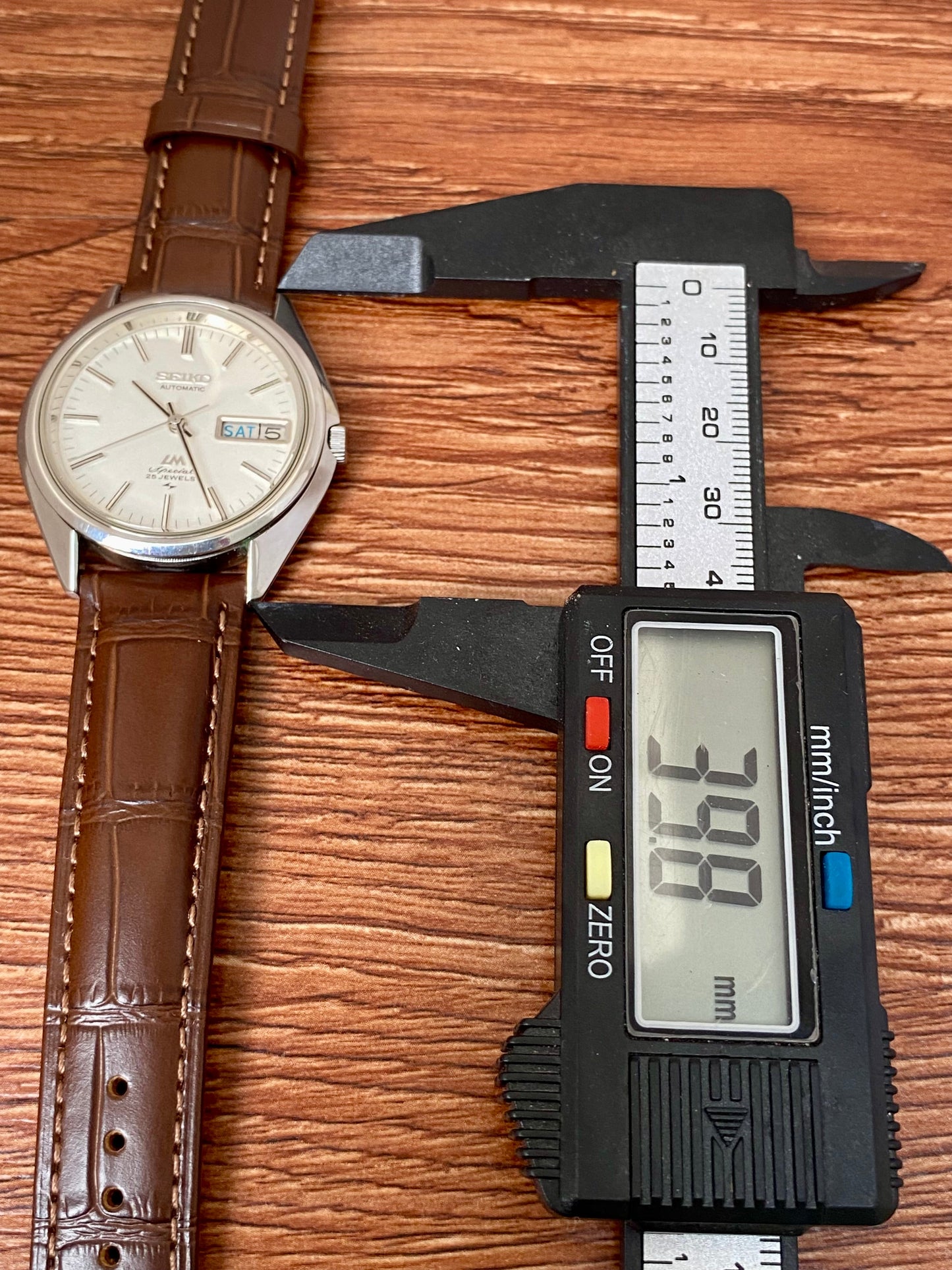 Vintage Seiko Lord Matic Special 5206-6130 Serviced Automatic, October 1972 UK VINTAGE WATCH LTD