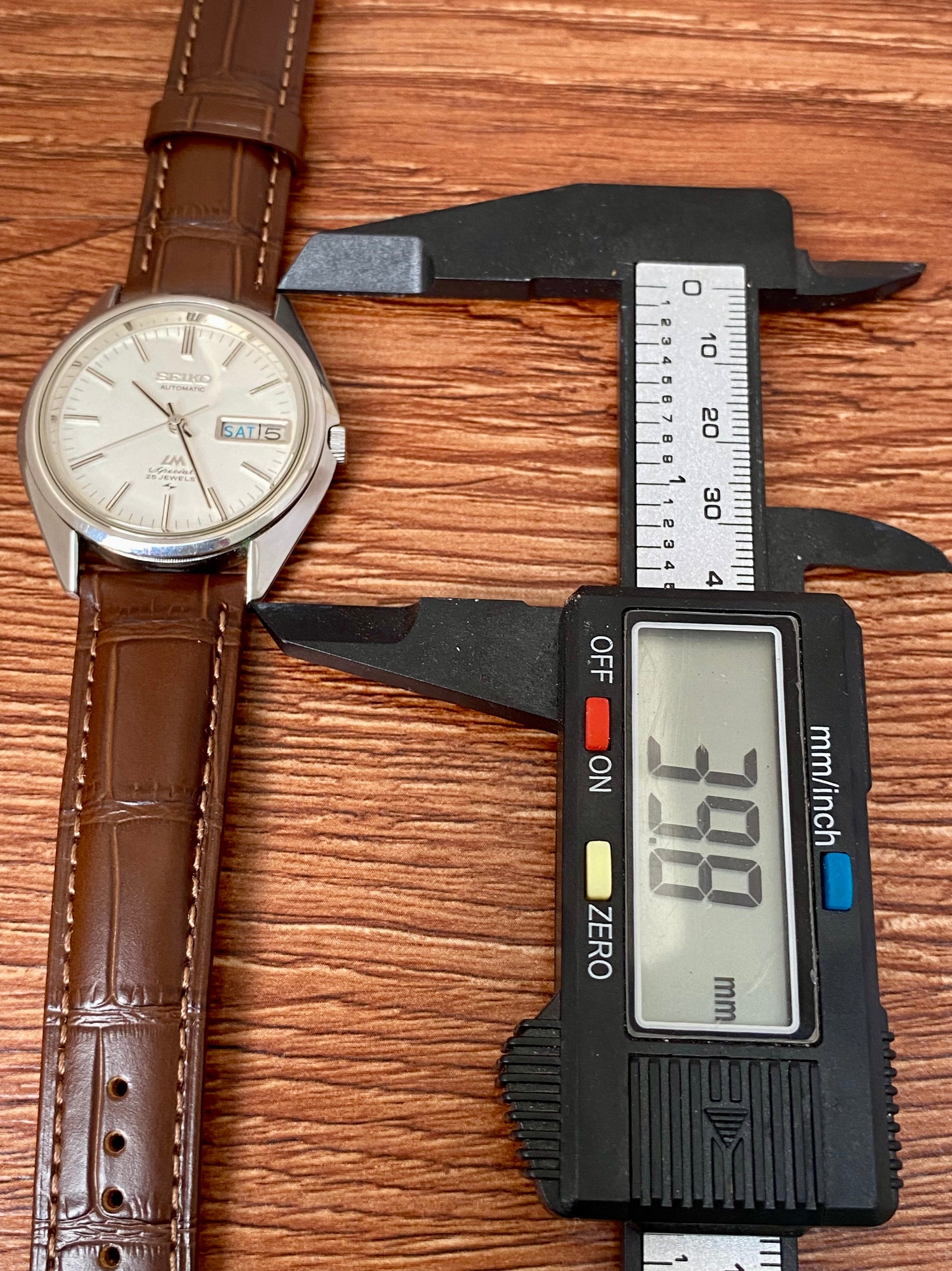 Vintage Seiko Lord Matic Special 5206-6130 Serviced Automatic, October 1972 UK VINTAGE WATCH LTD