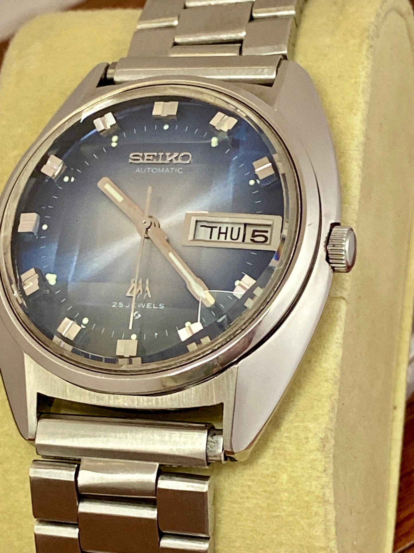 Vintage Seiko Lord Matic 5606-7231 Blue Serviced Automatic, June 1974 UK VINTAGE WATCH LTD