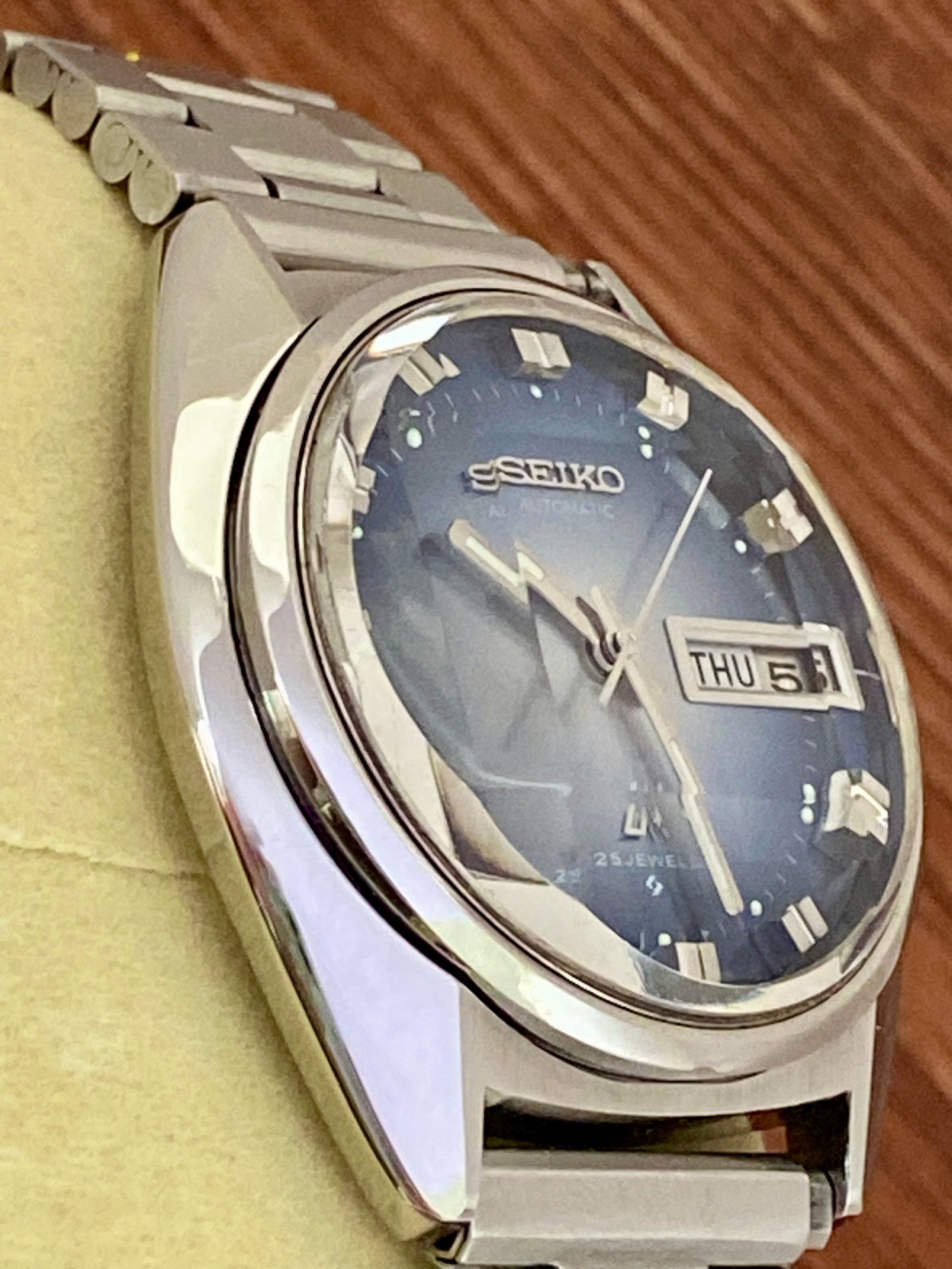Vintage Seiko Lord Matic 5606-7231 Blue Serviced Automatic, June 1974 UK VINTAGE WATCH LTD