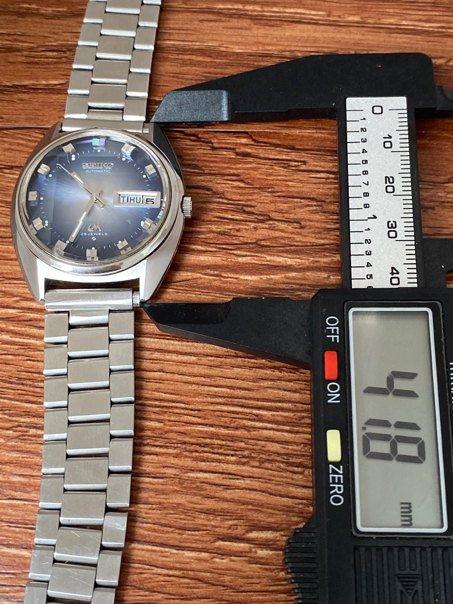 Vintage Seiko Lord Matic 5606-7231 Blue Serviced Automatic, June 1974 UK VINTAGE WATCH LTD