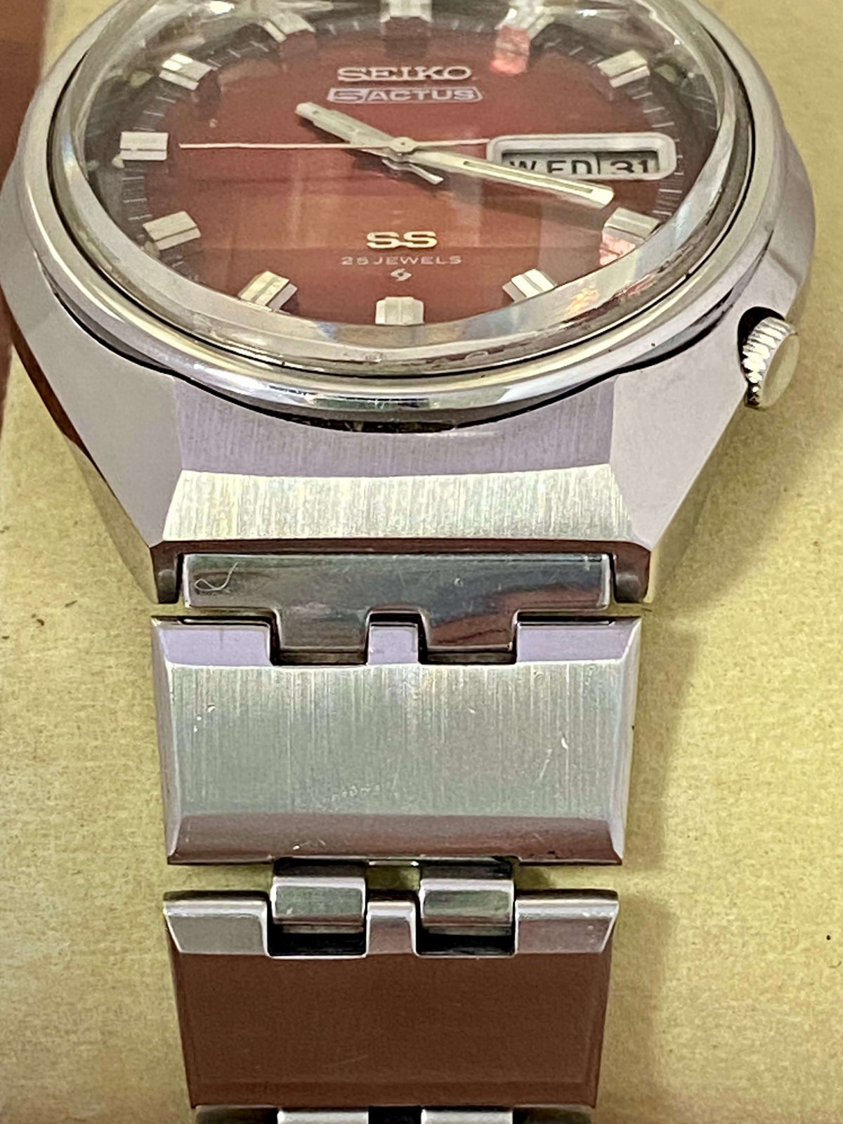 Vintage Seiko 5 Actus 6106-7690 SS SERVICED Red Dial, October 1973