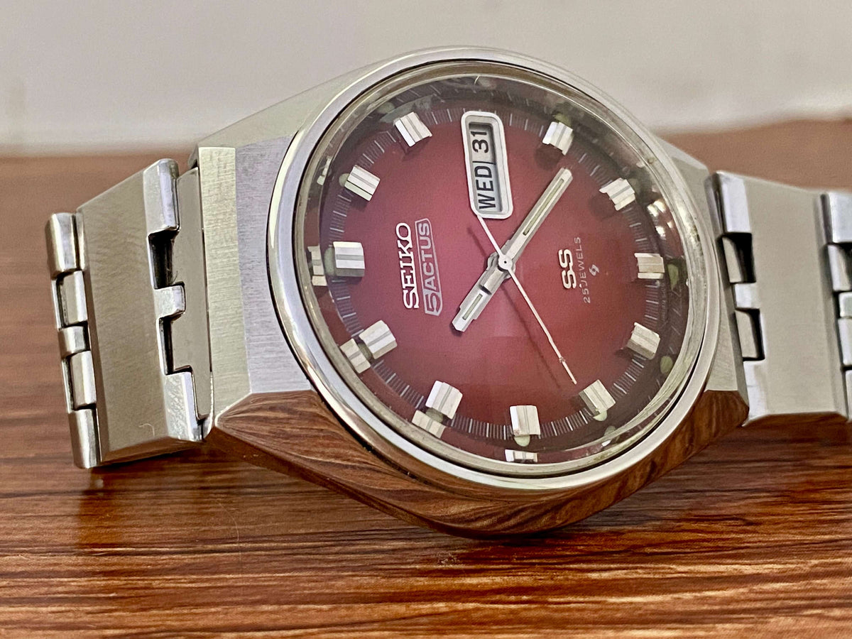 Vintage Seiko 5 Actus 6106-7690 SS SERVICED Red Dial, October 1973