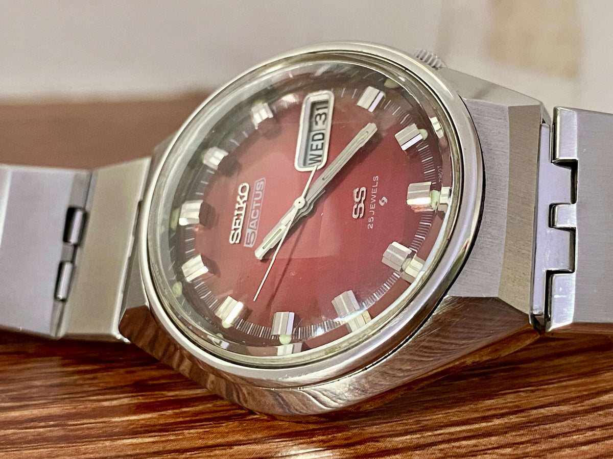 Vintage Seiko 5 Actus 6106-7690 SS SERVICED Red Dial, October 1973