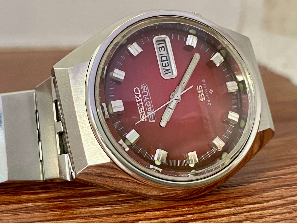 Vintage Seiko 5 Actus 6106-7690 SS SERVICED Red Dial, October 1973